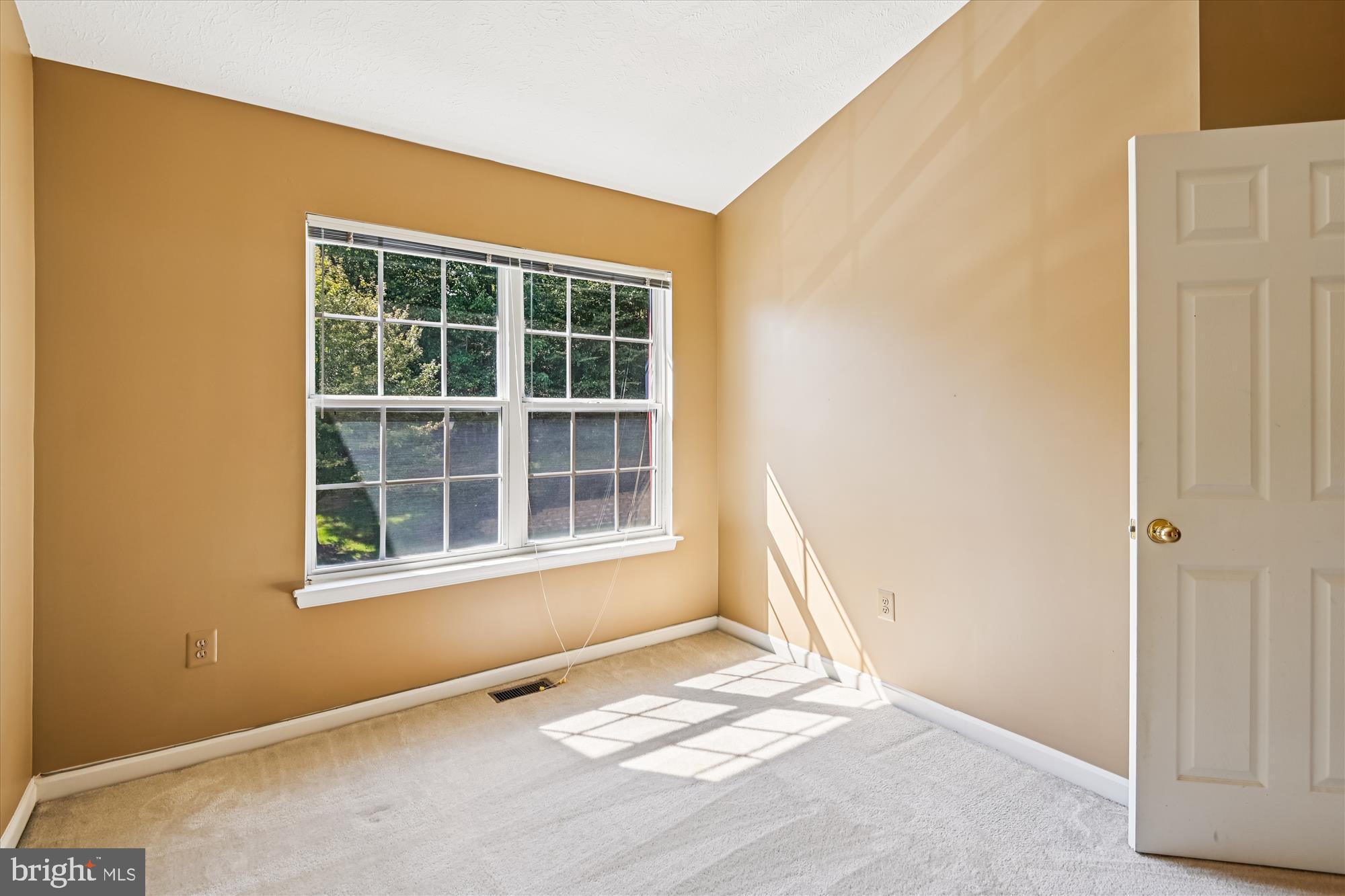 FALCON CREST - Residential