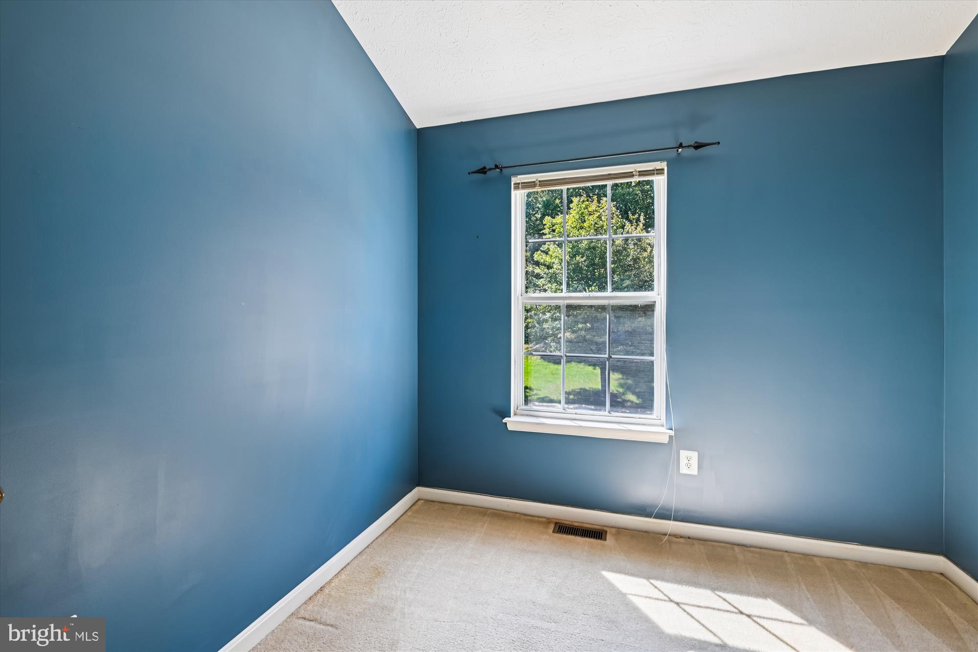 FALCON CREST - Residential