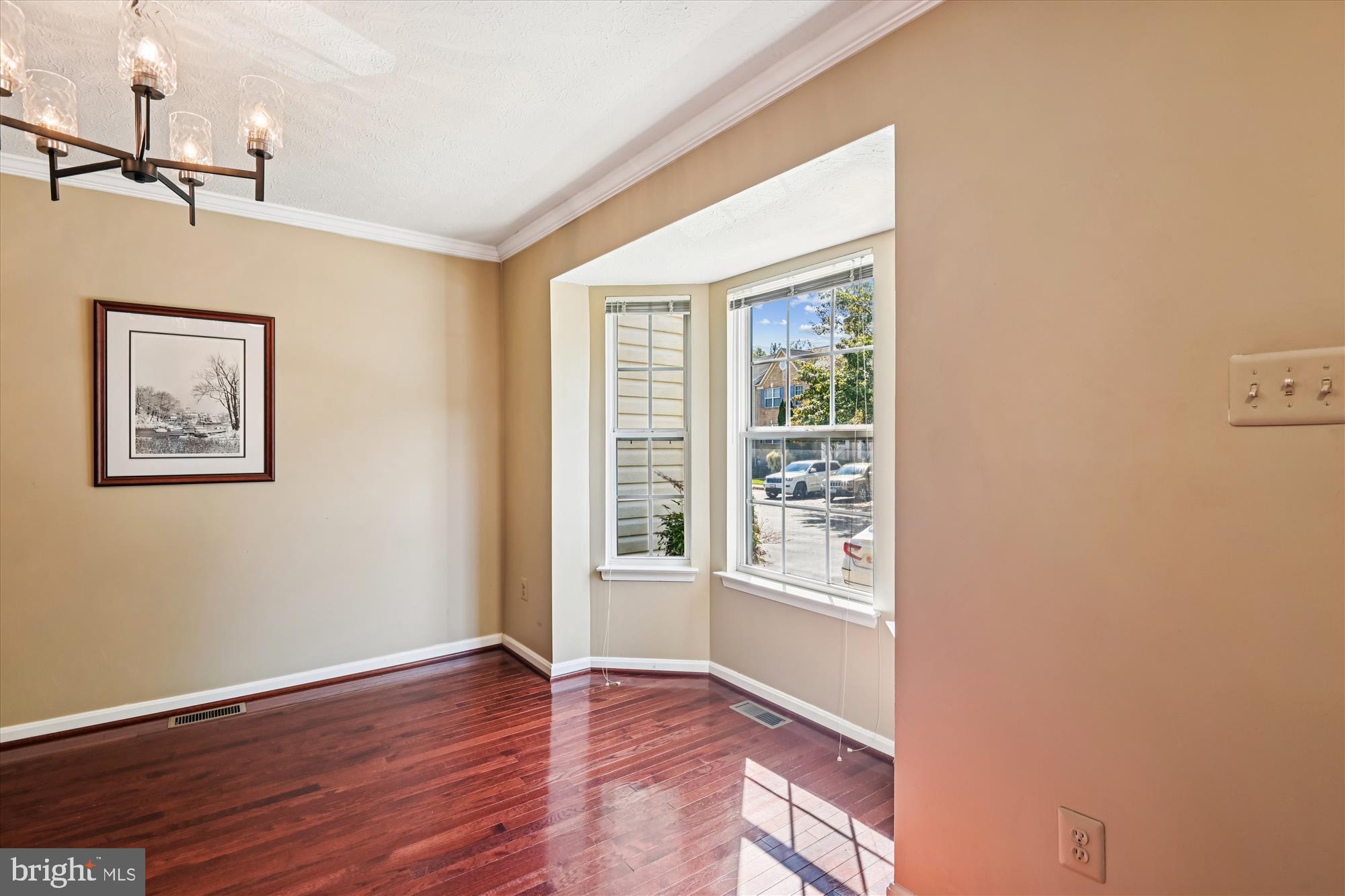 FALCON CREST - Residential