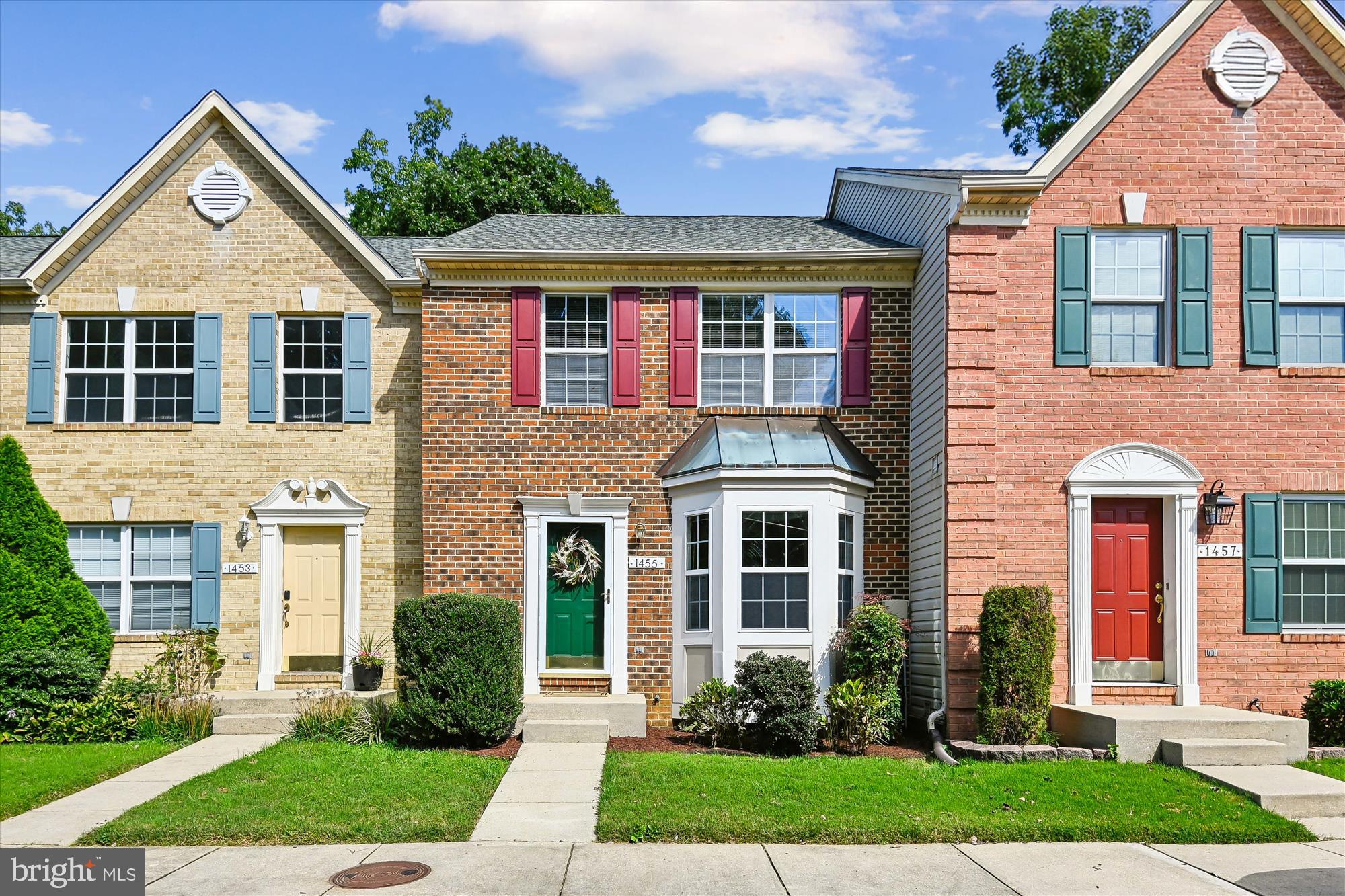 FALCON CREST - Residential