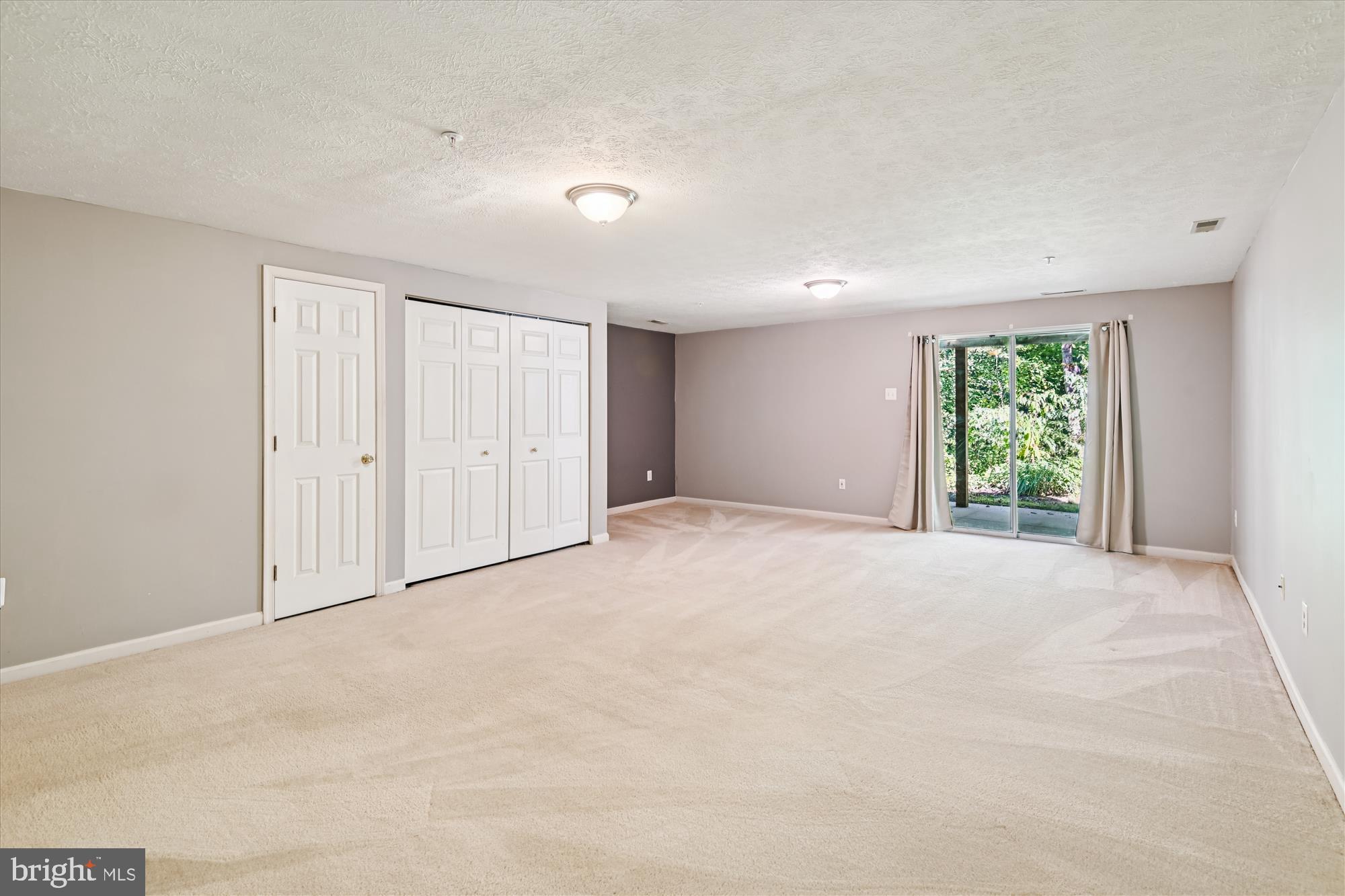 FALCON CREST - Residential