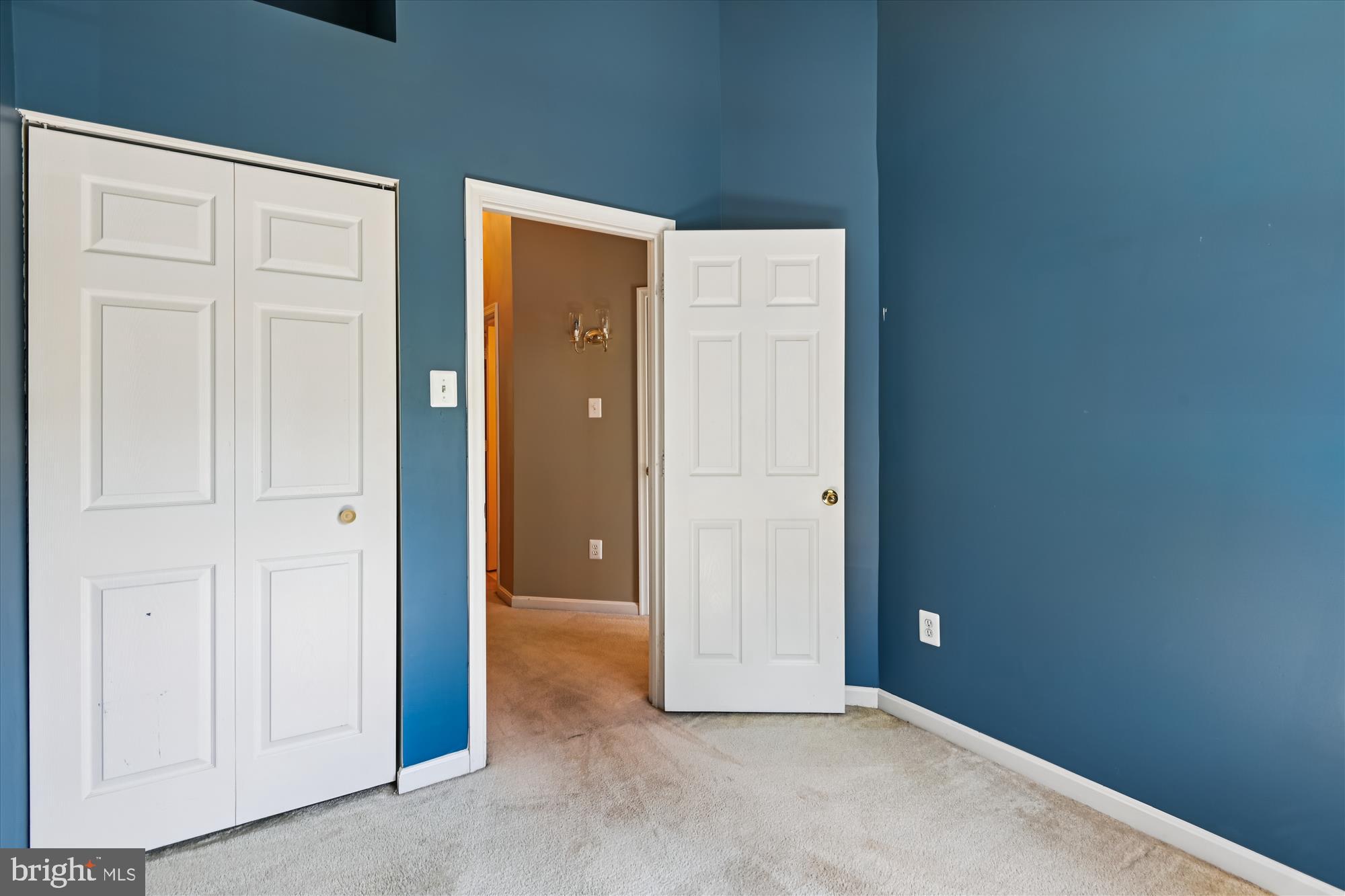 FALCON CREST - Residential