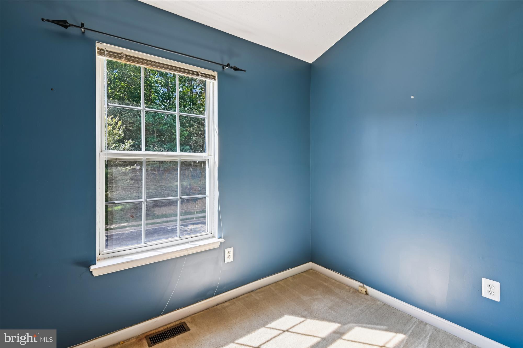 FALCON CREST - Residential