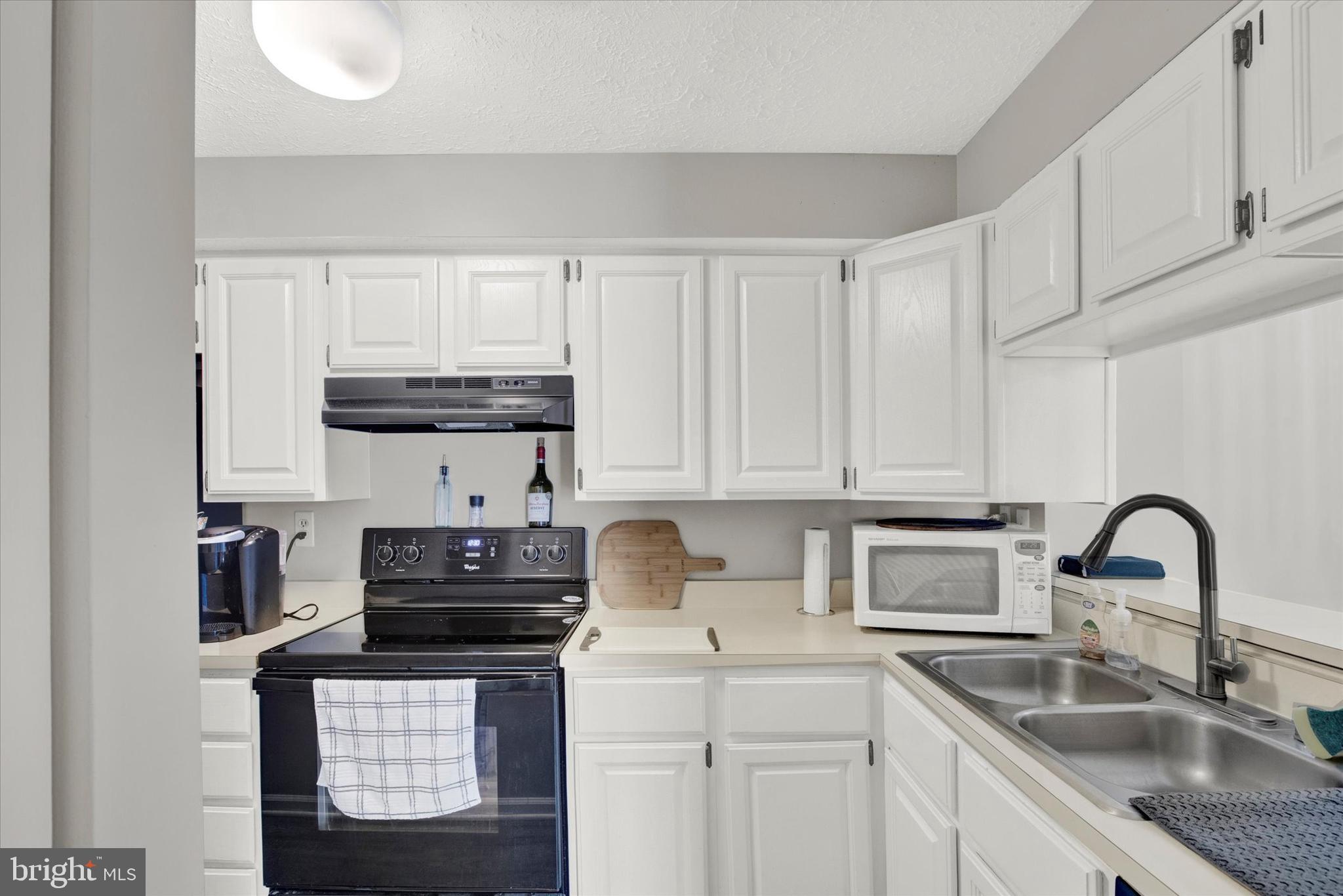 LAUREL WOODS - Residential