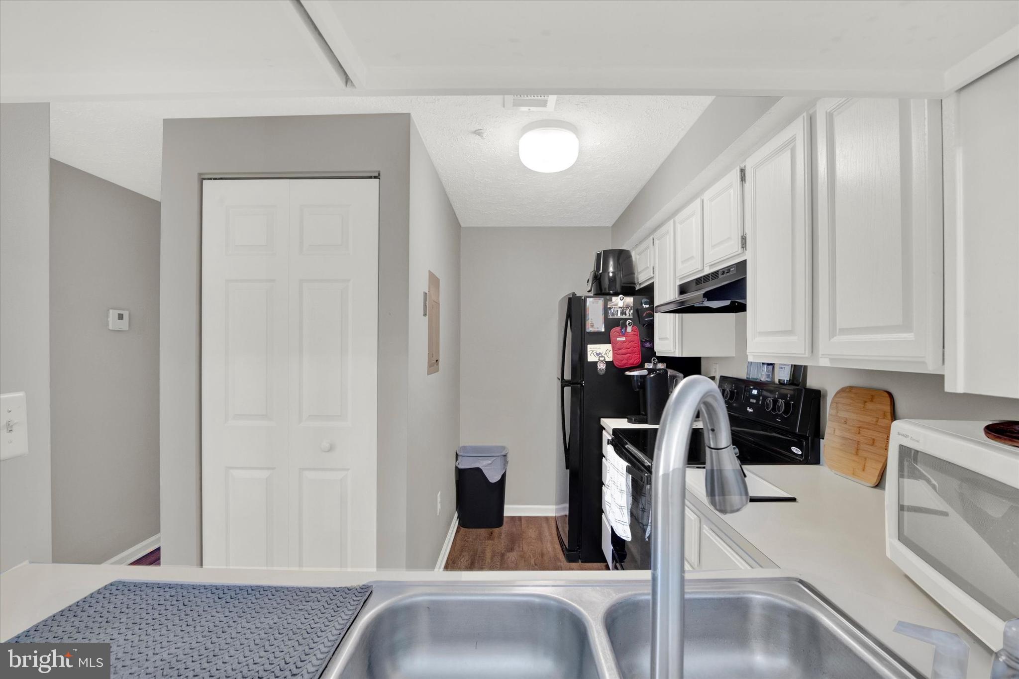 LAUREL WOODS - Residential