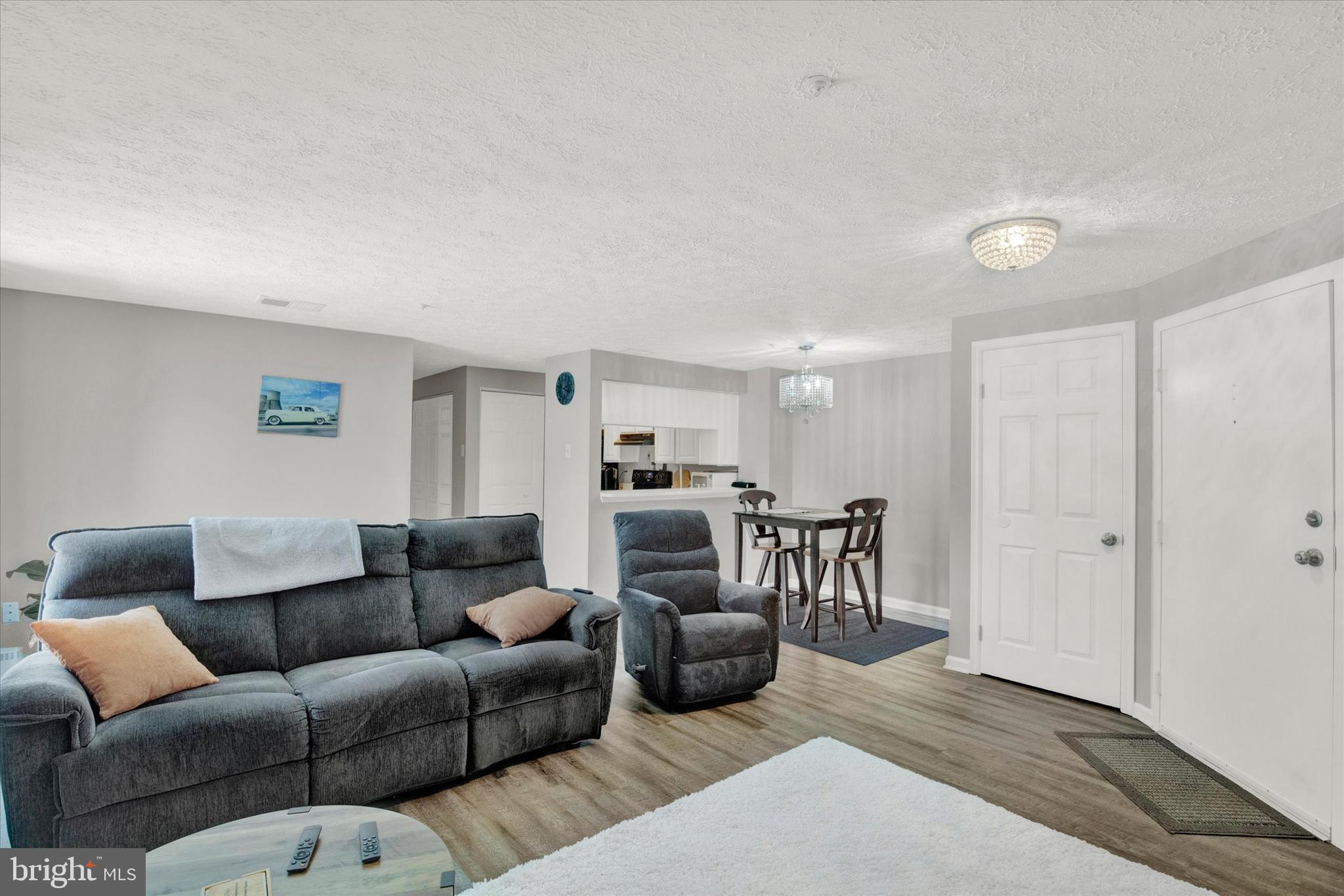 LAUREL WOODS - Residential