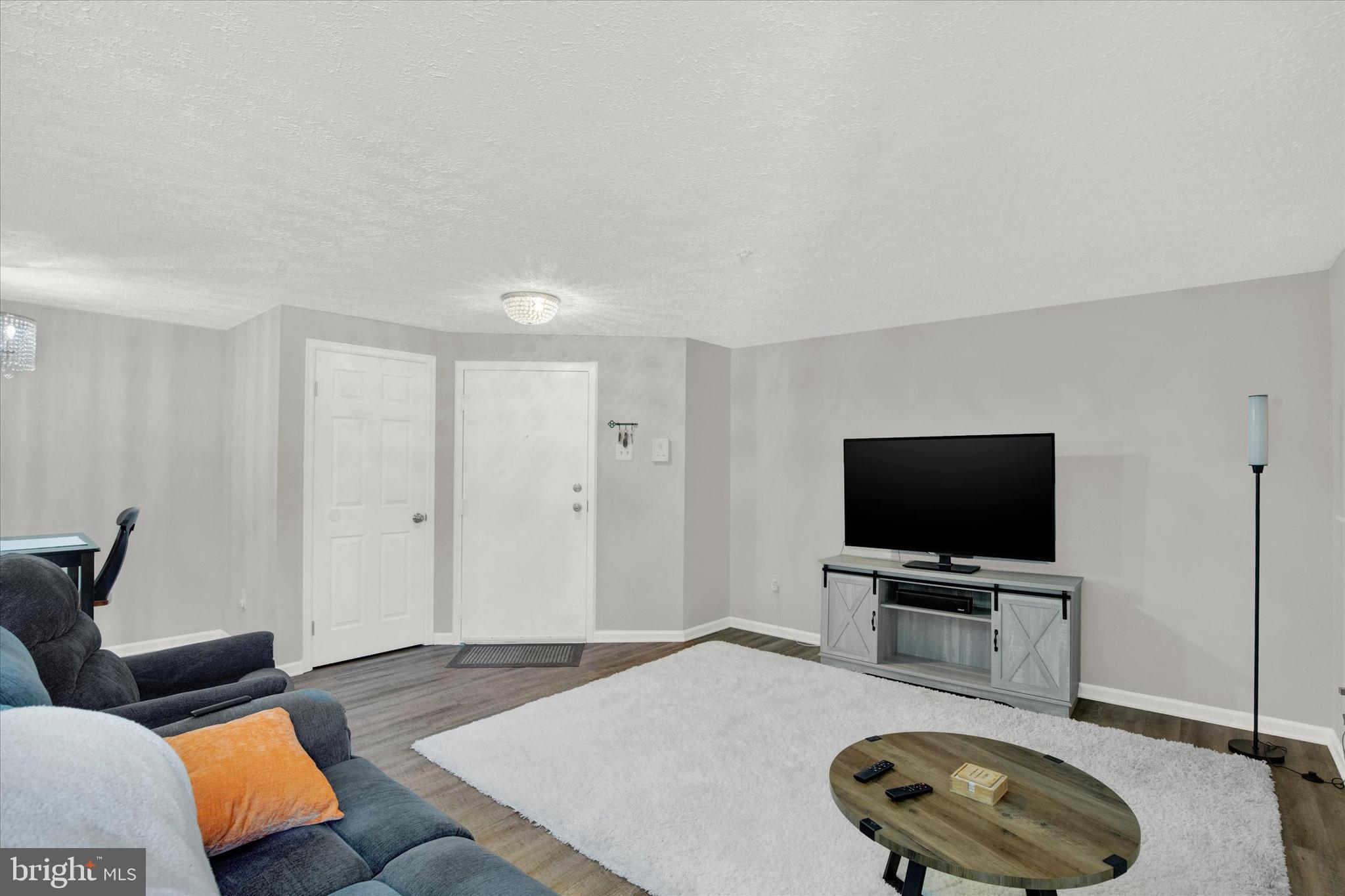 LAUREL WOODS - Residential