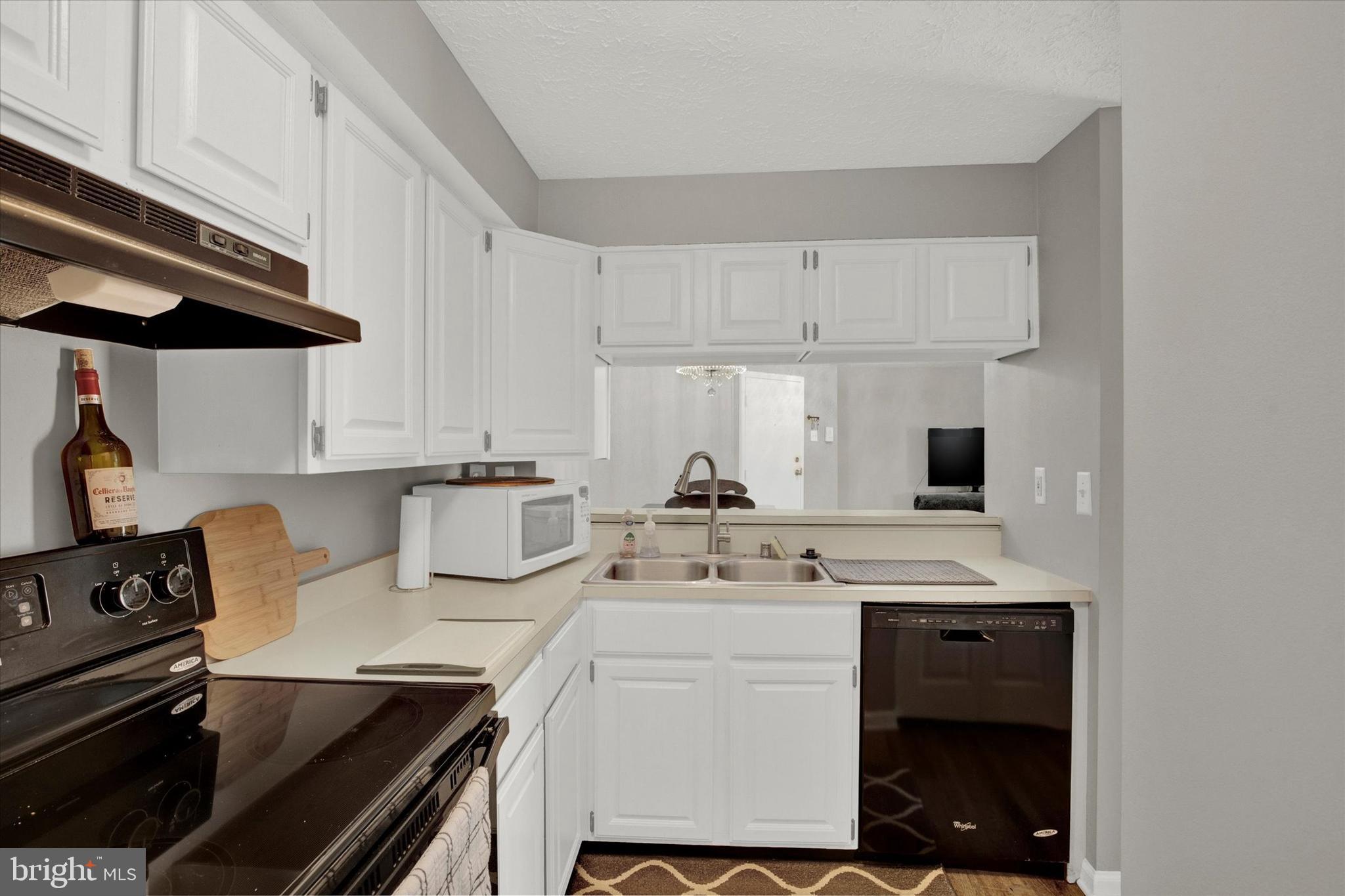 LAUREL WOODS - Residential