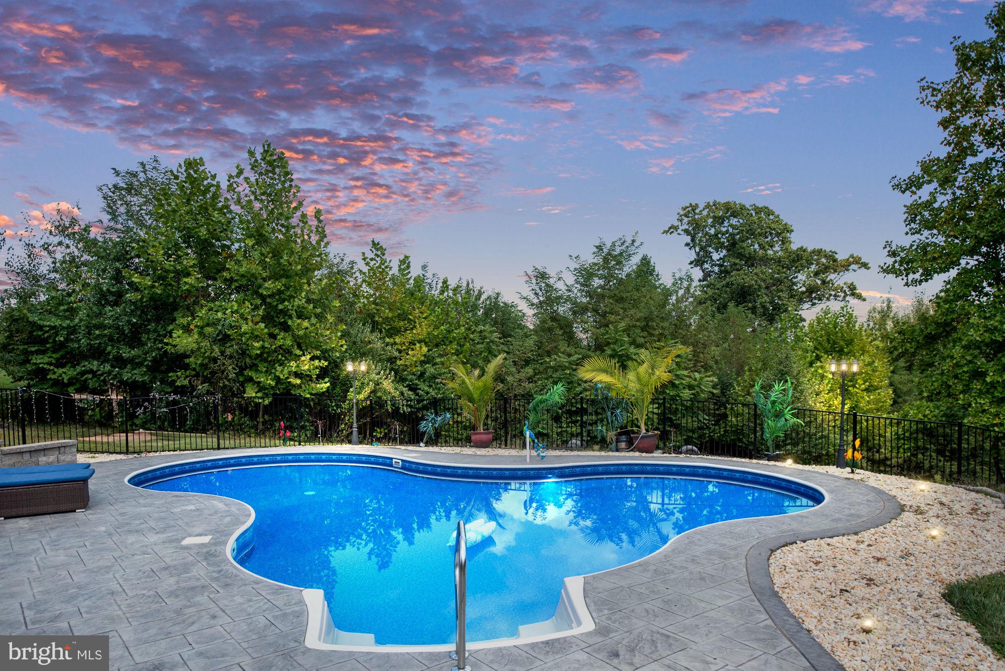 CHURCHILL MEADOWS - Residential