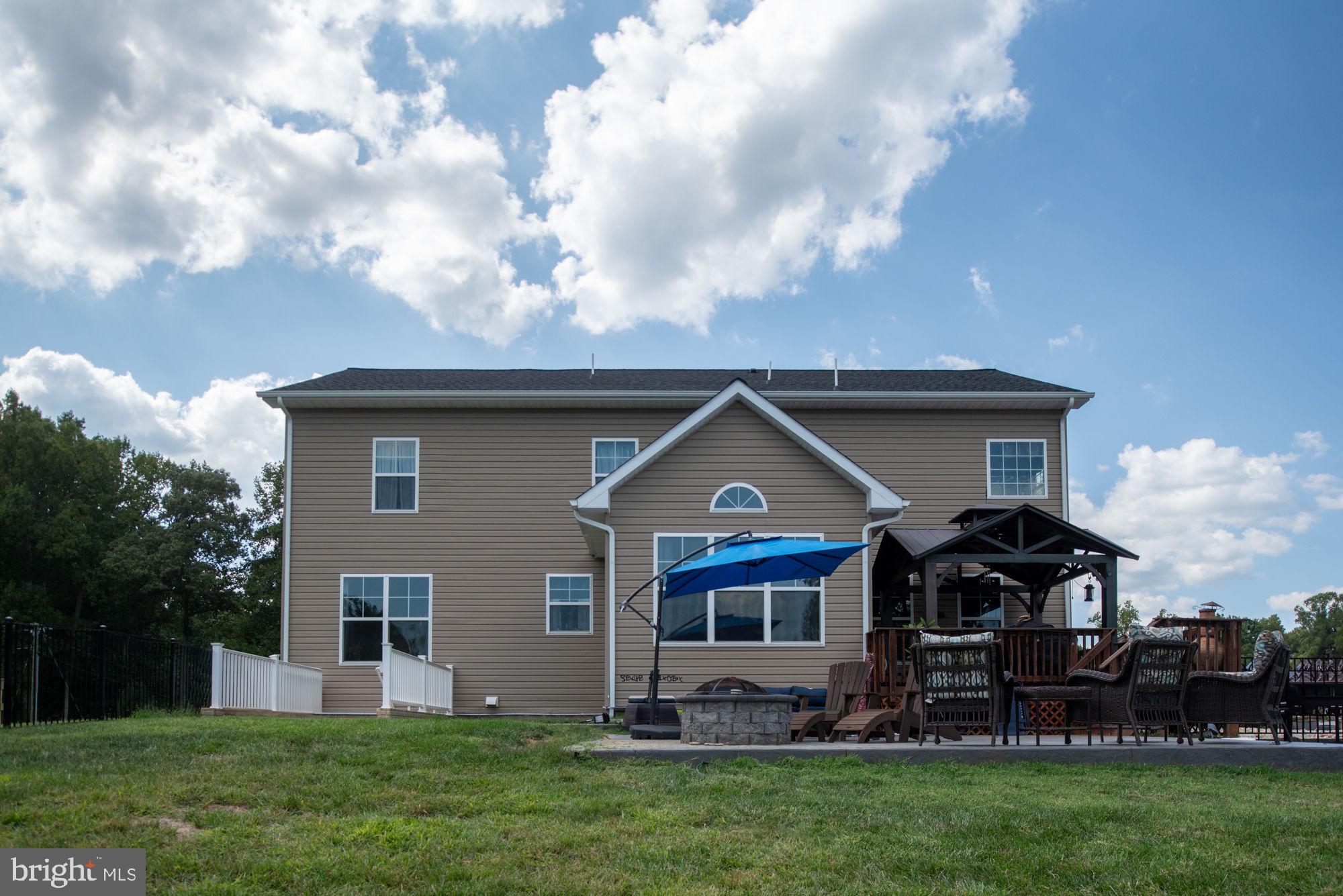 CHURCHILL MEADOWS - Residential