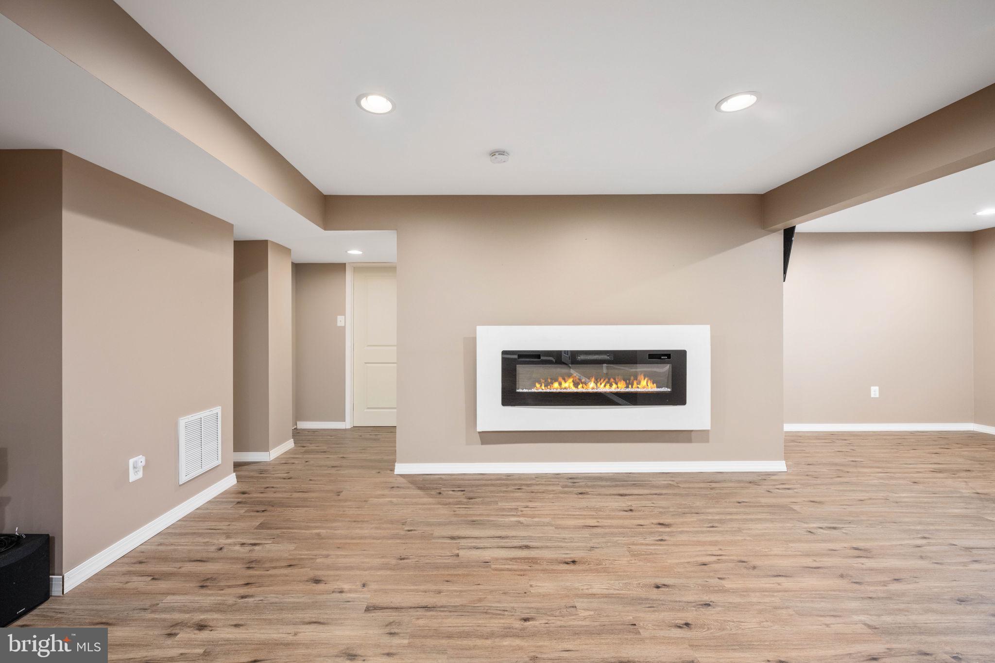 CHURCHILL MEADOWS - Residential