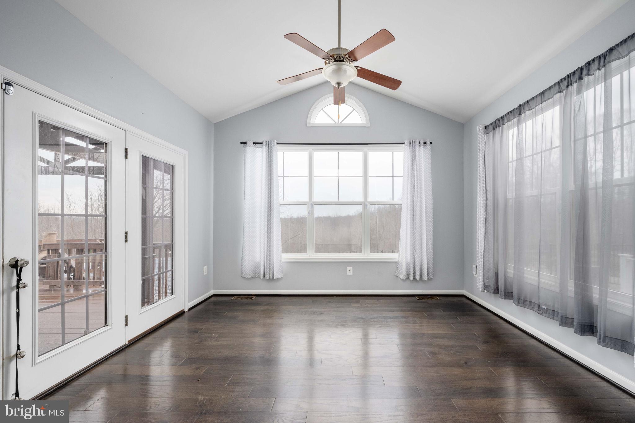 CHURCHILL MEADOWS - Residential