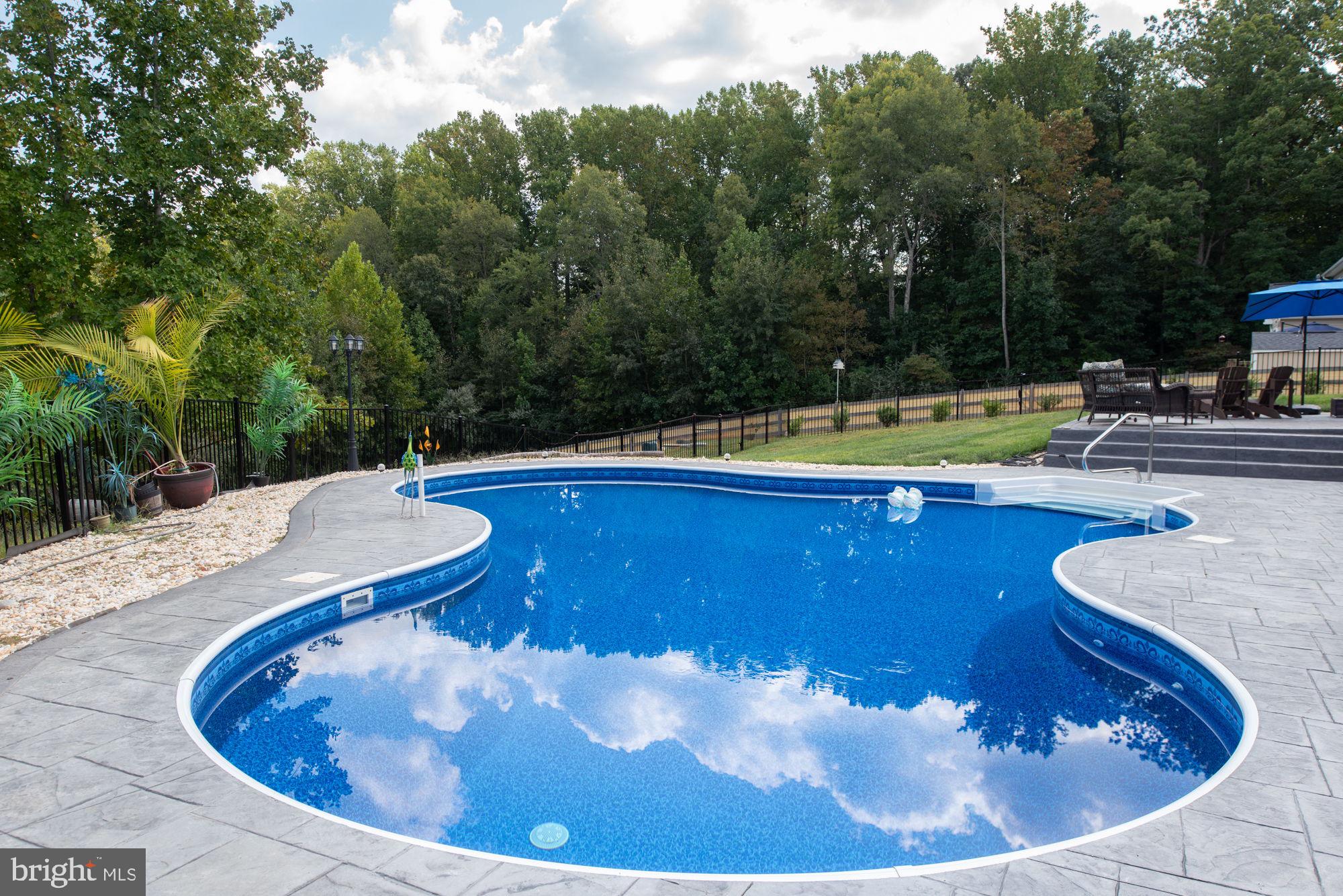 CHURCHILL MEADOWS - Residential