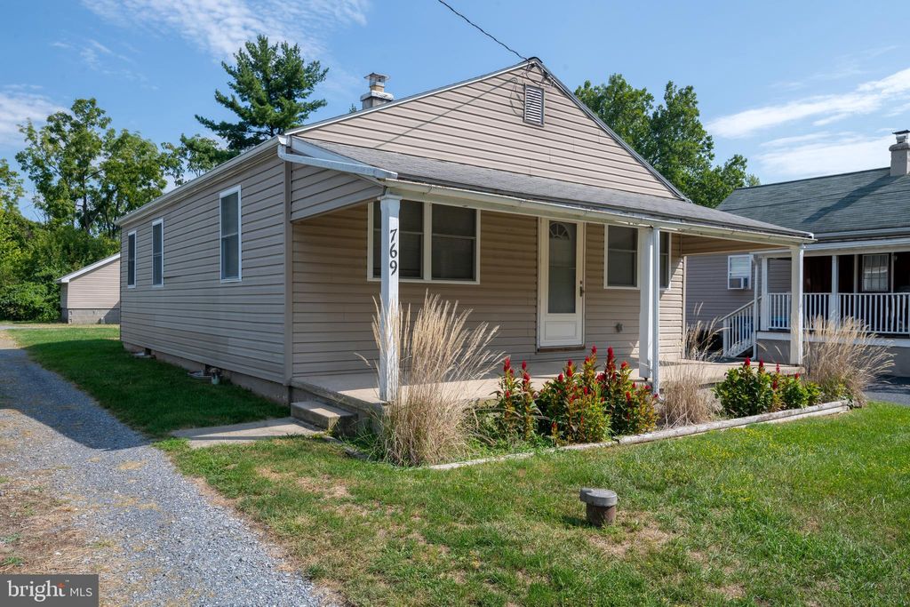 Photo of 769 Turnpike Road, Elizabethtown, PA 17022 (MLS # PALA2055962)