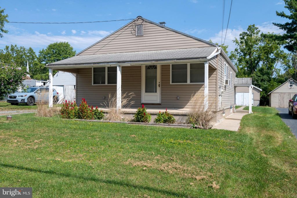 Photo of 769 Turnpike Road, Elizabethtown, PA 17022 (MLS # PALA2055962)