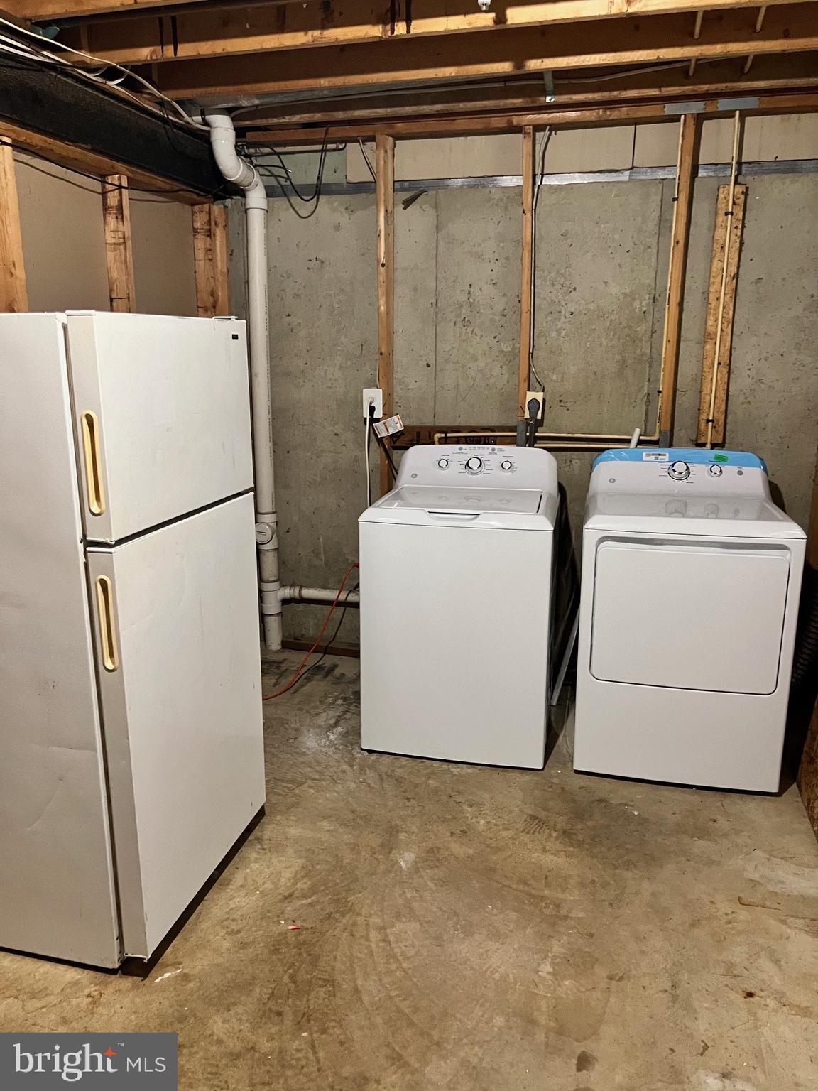 LAKEWOOD EST SUB - Residential Lease