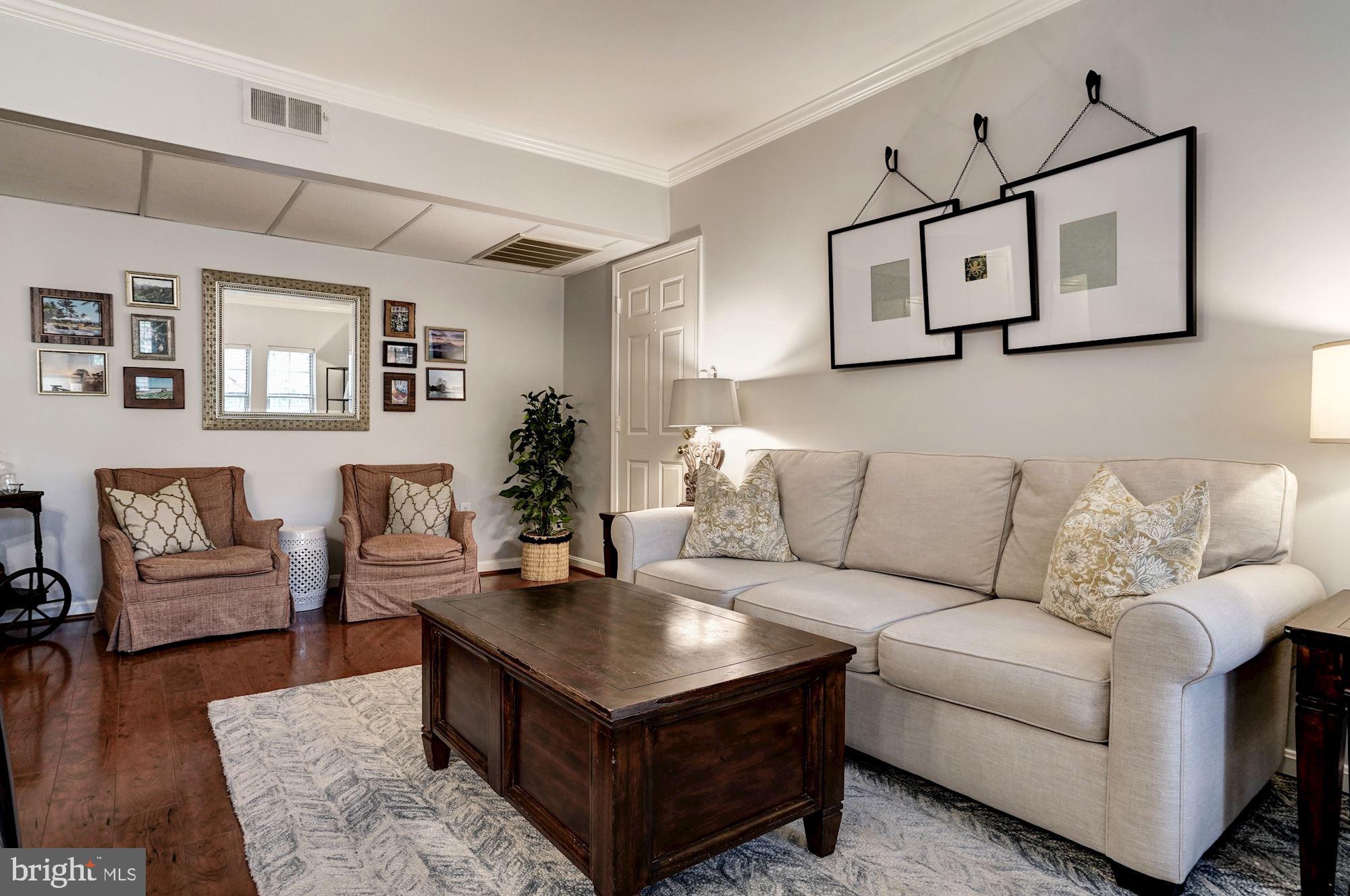 COLONIAL VILLAGE - Residential