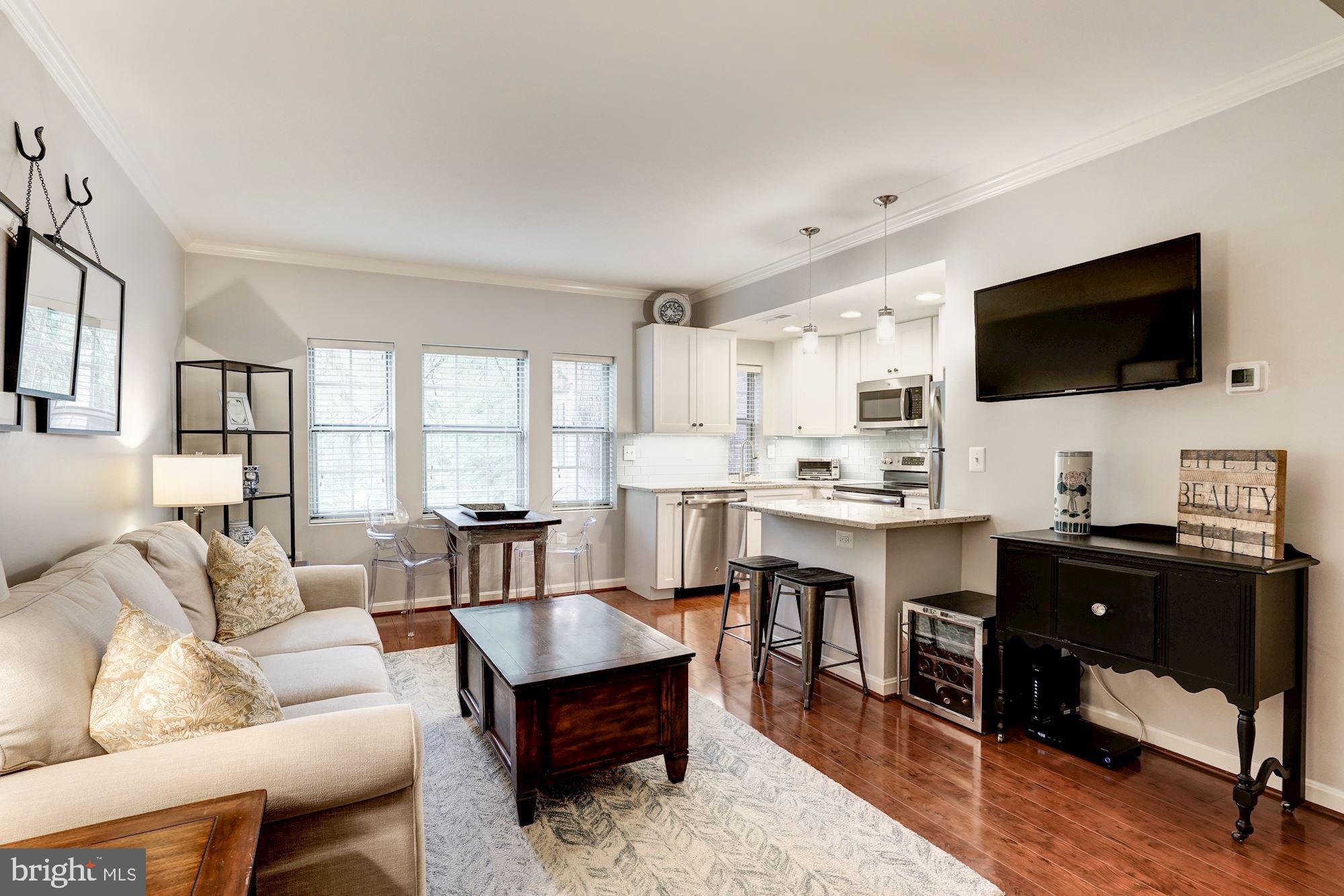 COLONIAL VILLAGE - Residential