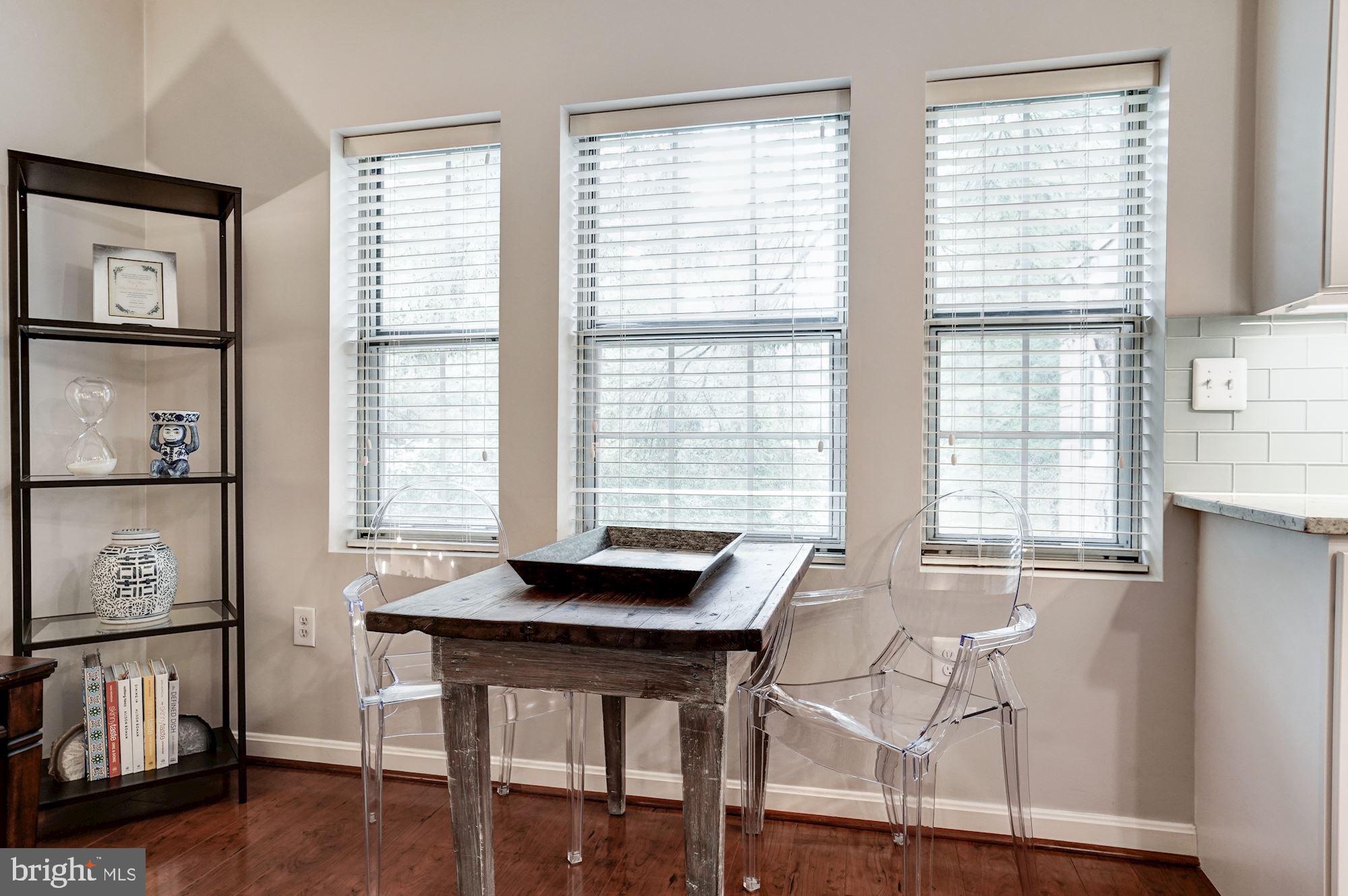 COLONIAL VILLAGE - Residential