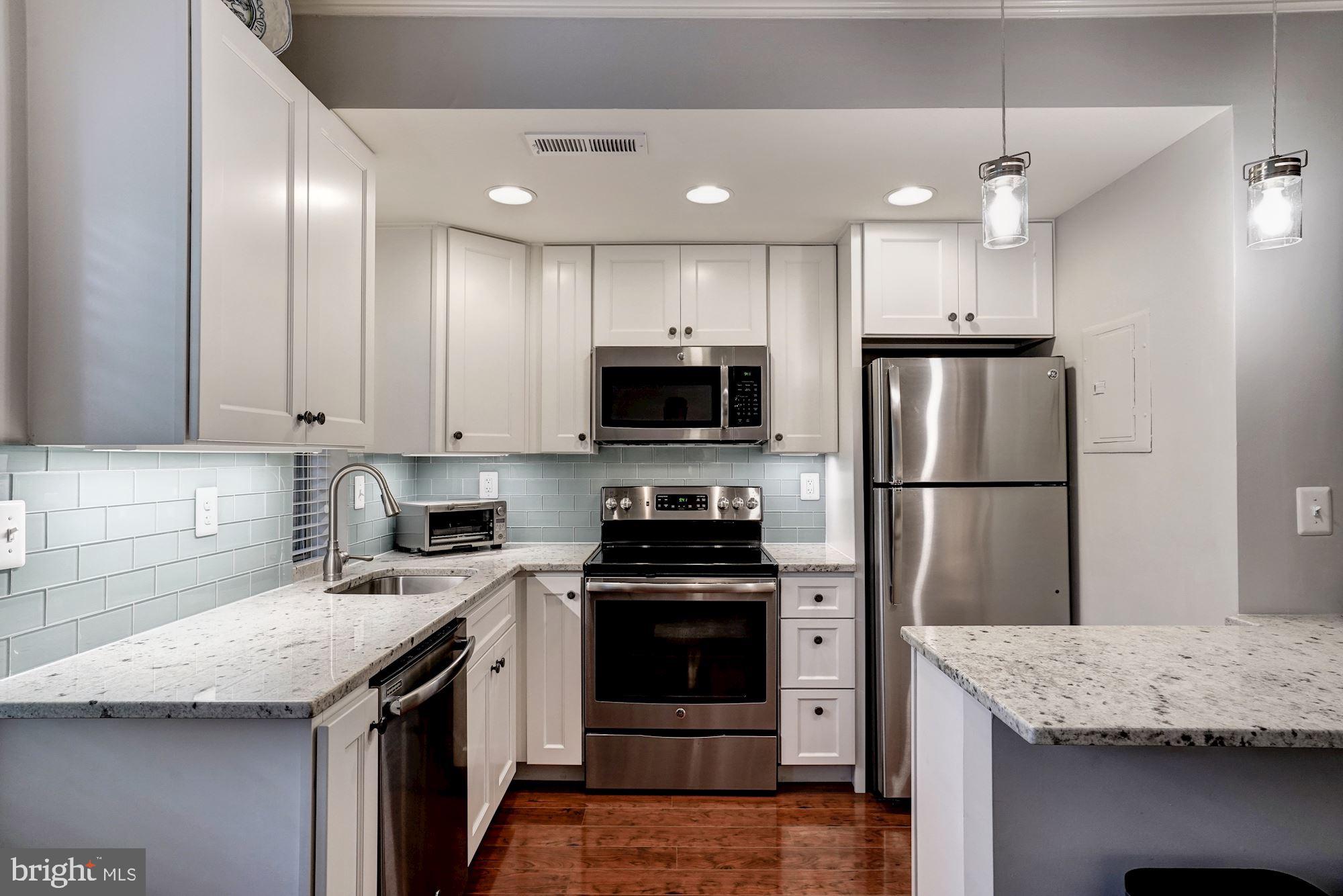 COLONIAL VILLAGE - Residential