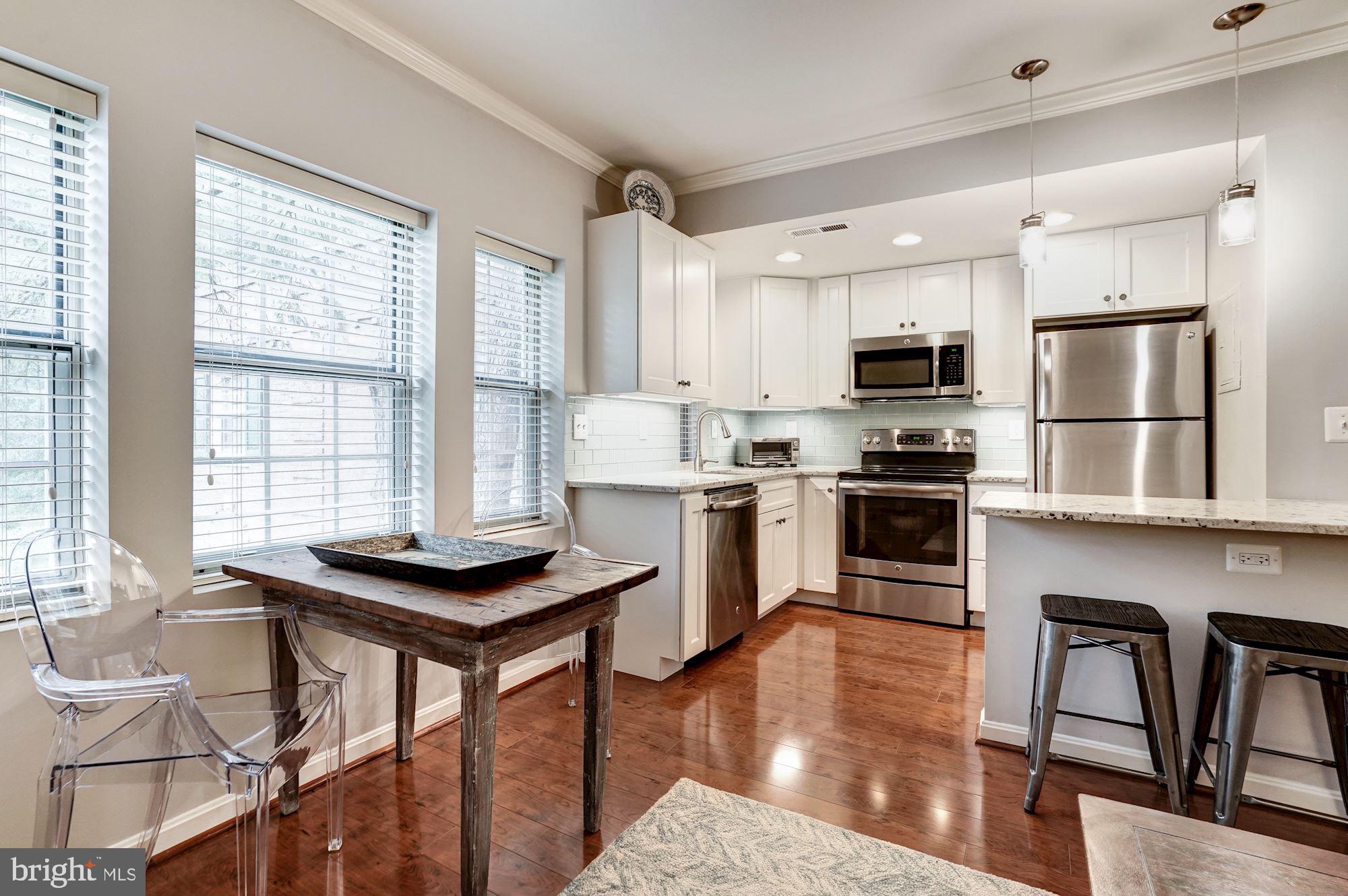 COLONIAL VILLAGE - Residential