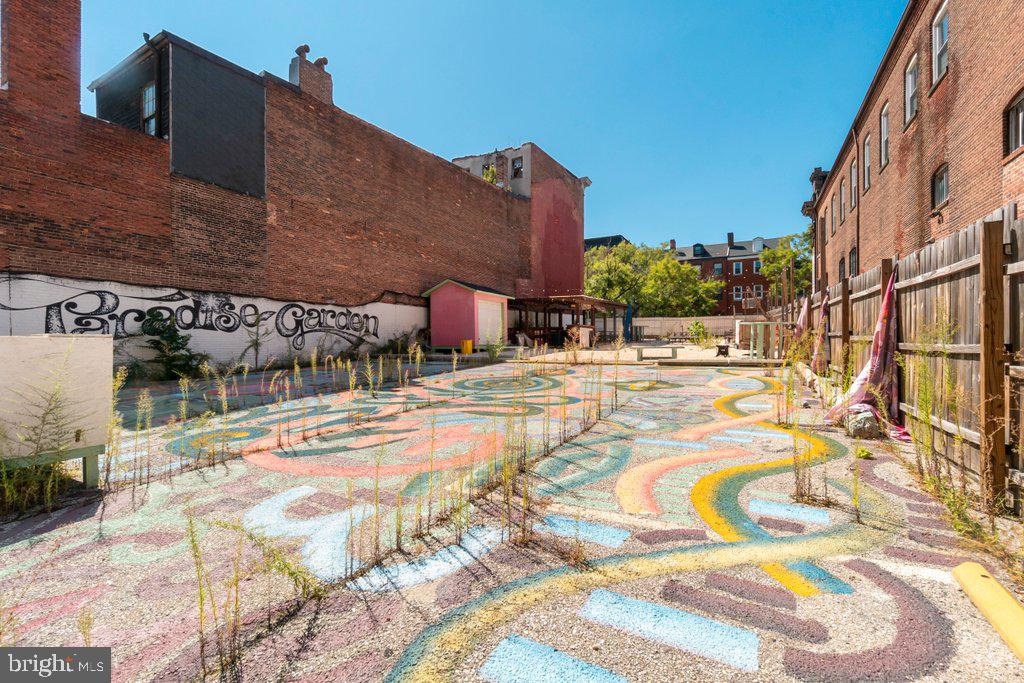 DOWNTOWN - Land