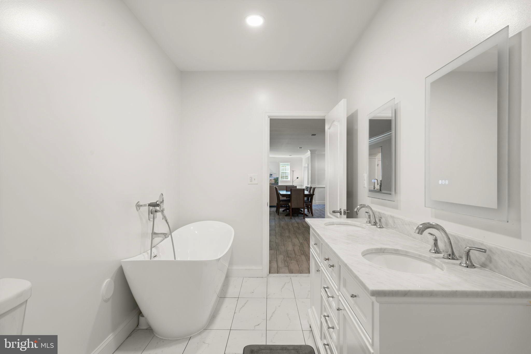 HOLMES RUN PARK - Residential