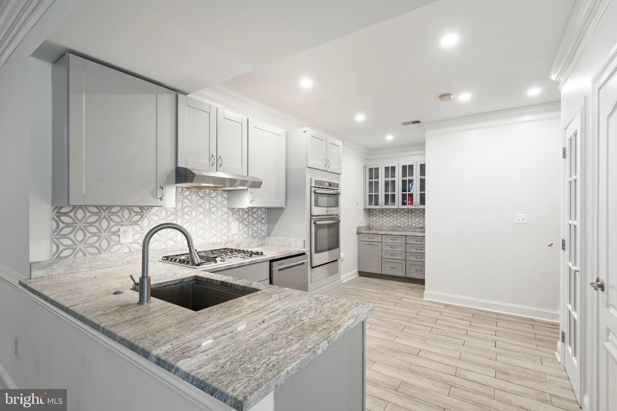 HOLMES RUN PARK - Residential