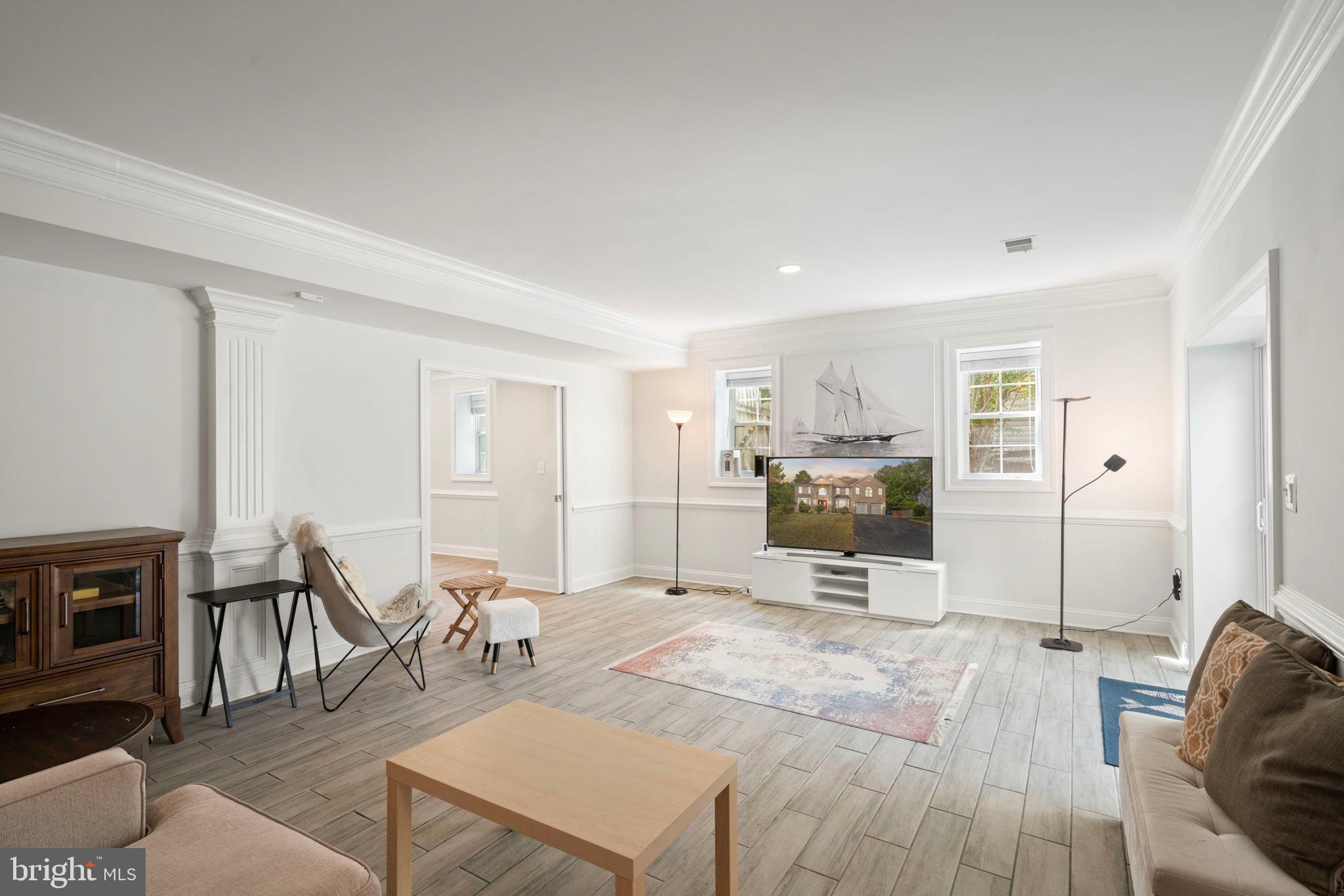 HOLMES RUN PARK - Residential