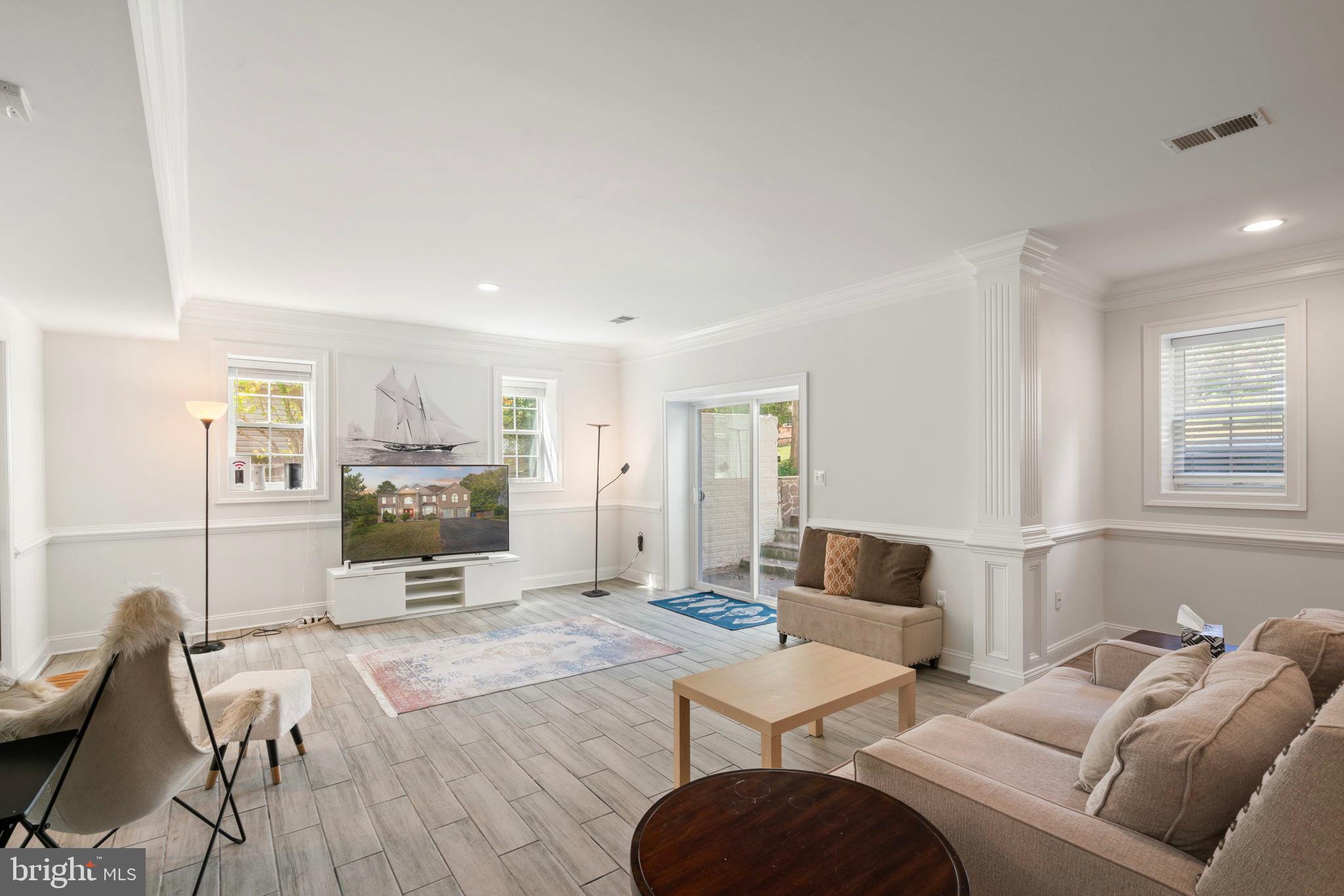 HOLMES RUN PARK - Residential