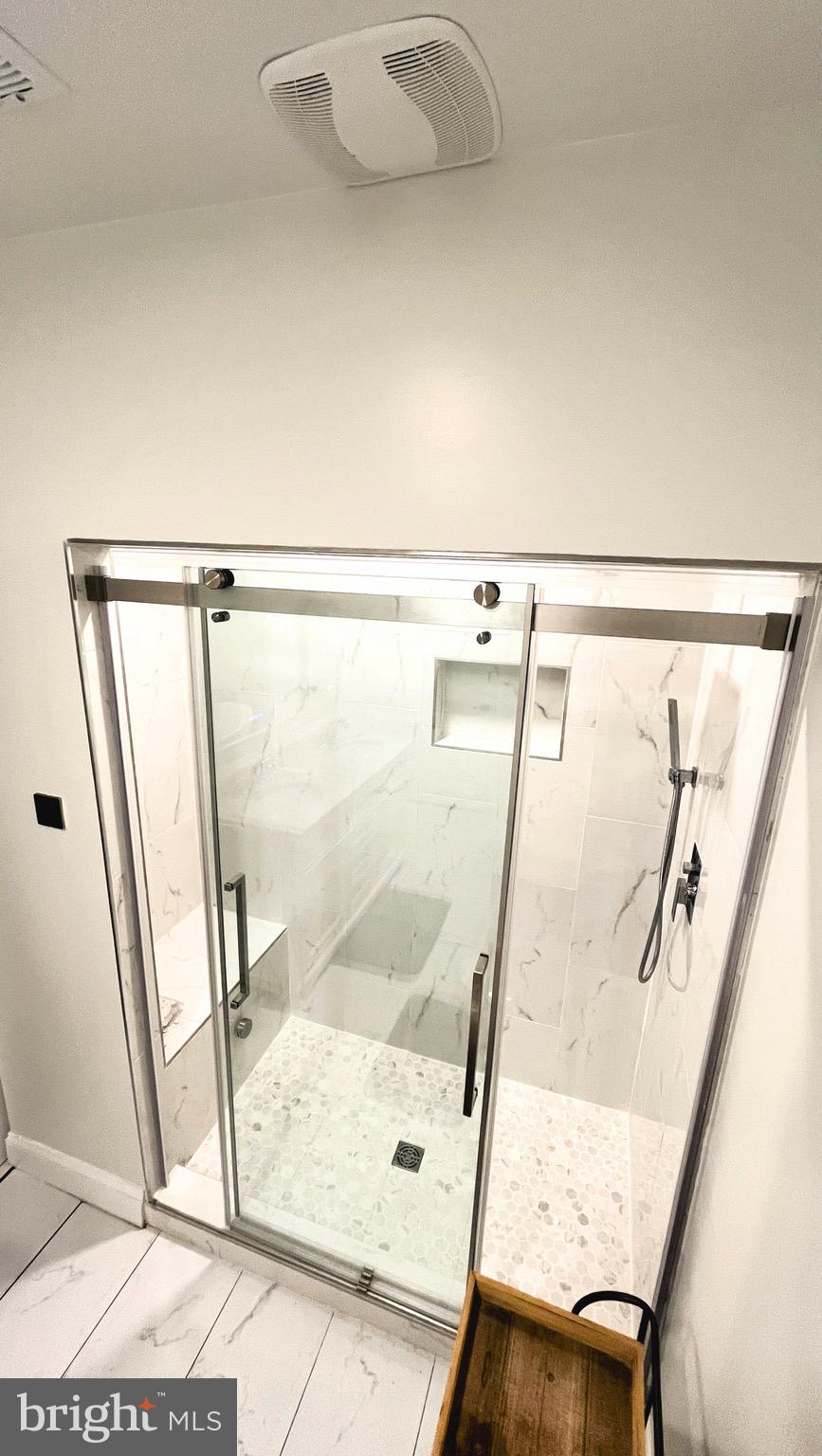 HOLMES RUN PARK - Residential