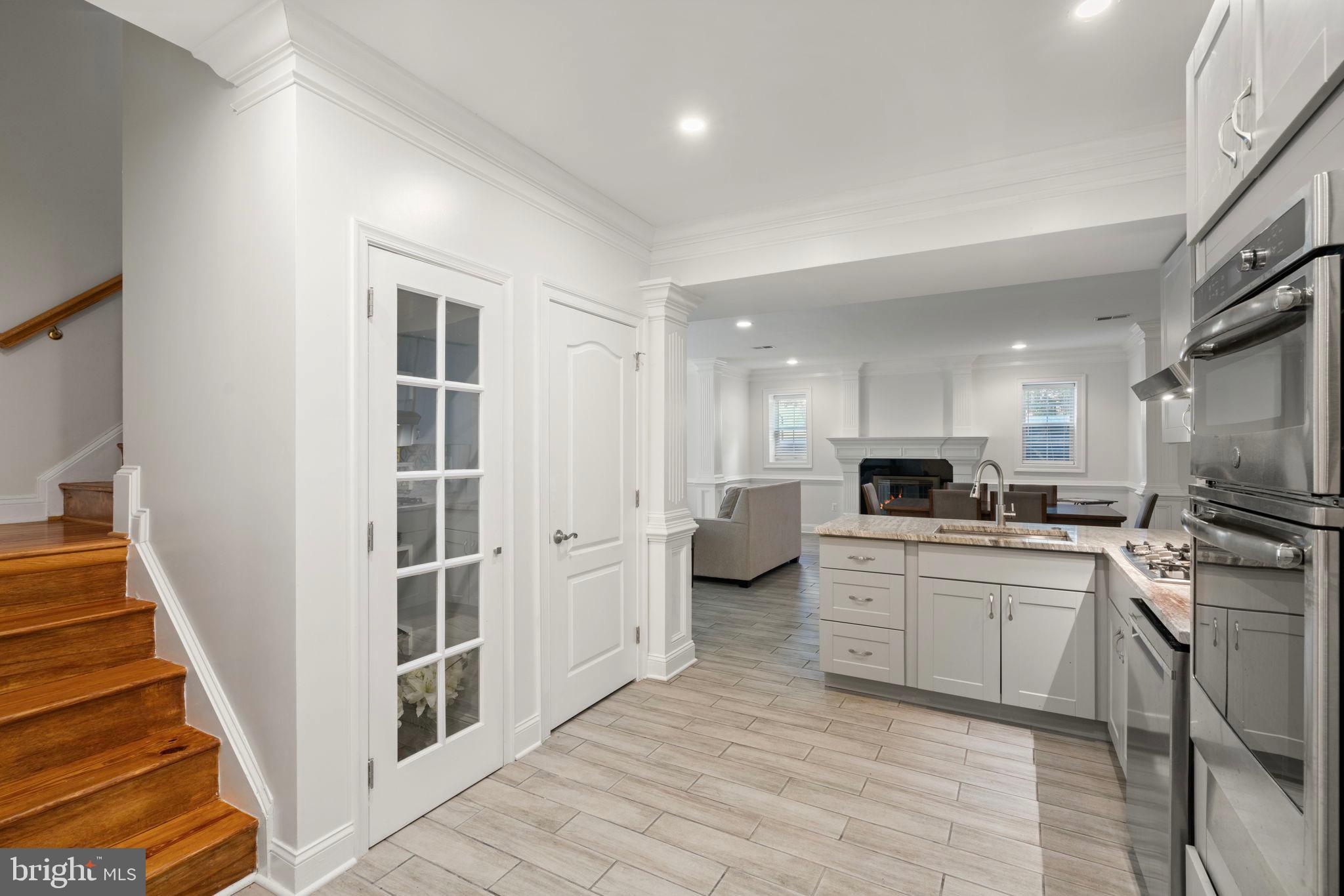 HOLMES RUN PARK - Residential