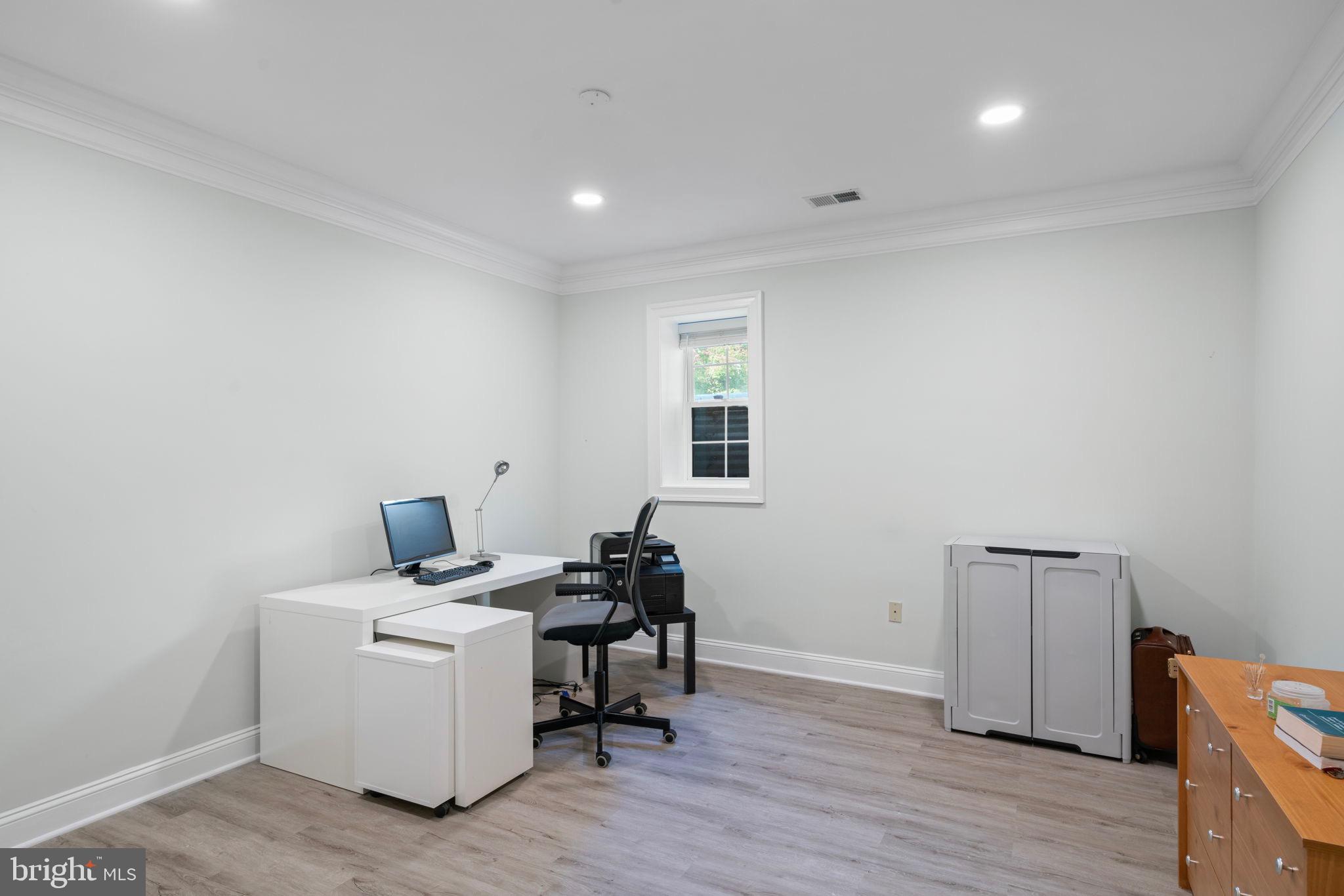 HOLMES RUN PARK - Residential