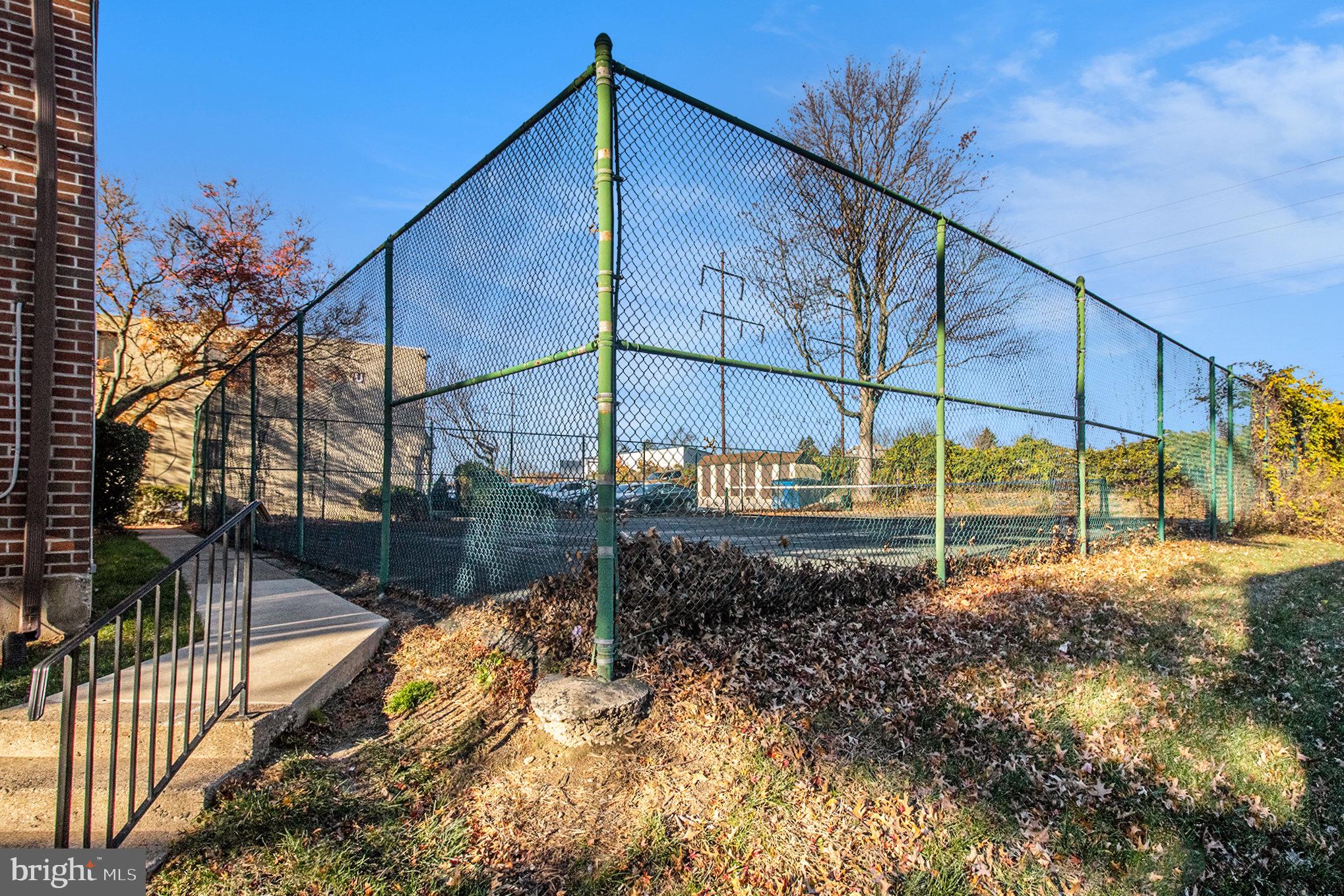 100 E GLENOLDEN AVENUE R9