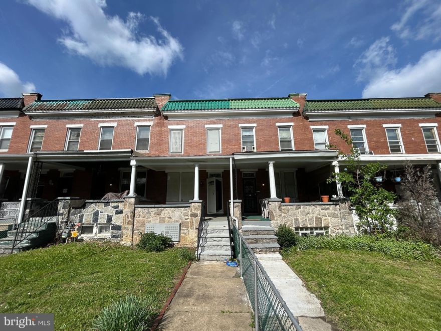 Welcome to this updated brick townhome in the neighborhood of Allendale. The main level is an open floor plan with new paint and hardwood flooring that flows from the living room to the dining area. The upgraded kitchen features stainless steel appliances, granite countertops, white shaker cabinetry and tile flooring. When you venture to the upper level, you will find three bedrooms and a full bathroom with soaking tub. The lower level is unfinished but awaits your design and personal touch to expand living space. Home is located across the Daily Field Park. it is walking distance or on the same block as the grocery store and public transportation.  In addition, it is two blocks away from the food market and six minutes car travel to Westside Shopping Center.