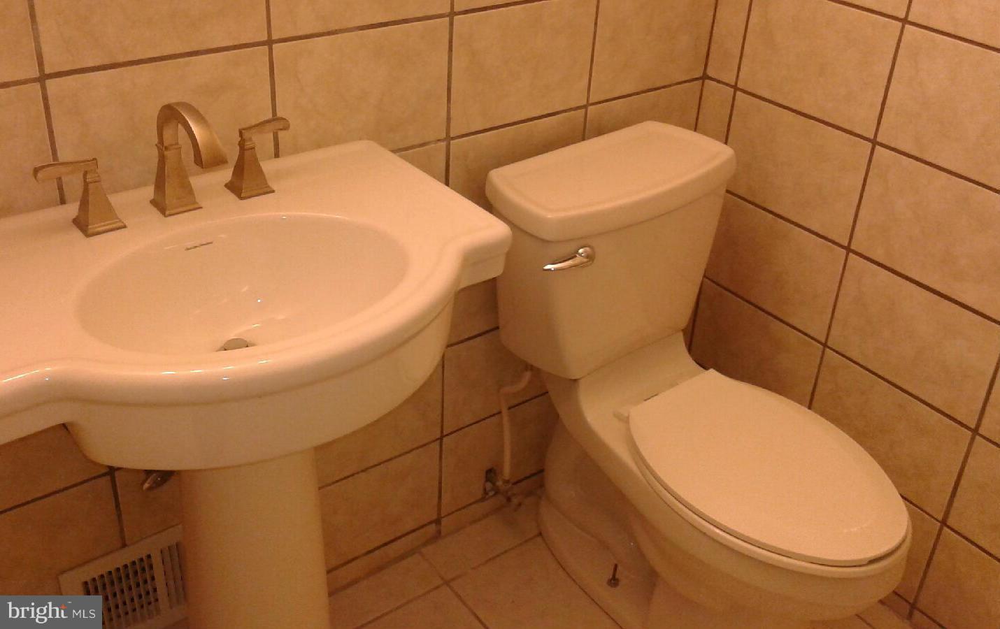 BEECHWOOD SQUARE - Residential Lease