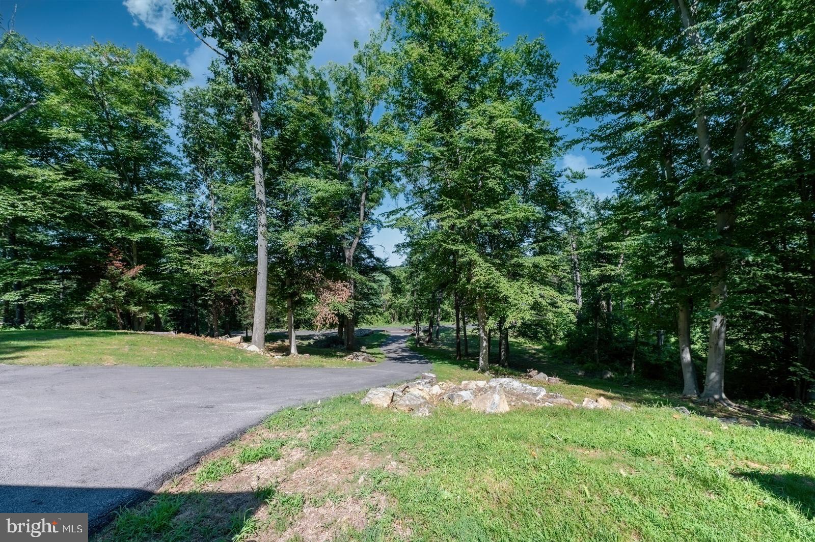 1415 N GRAVEL PIKE