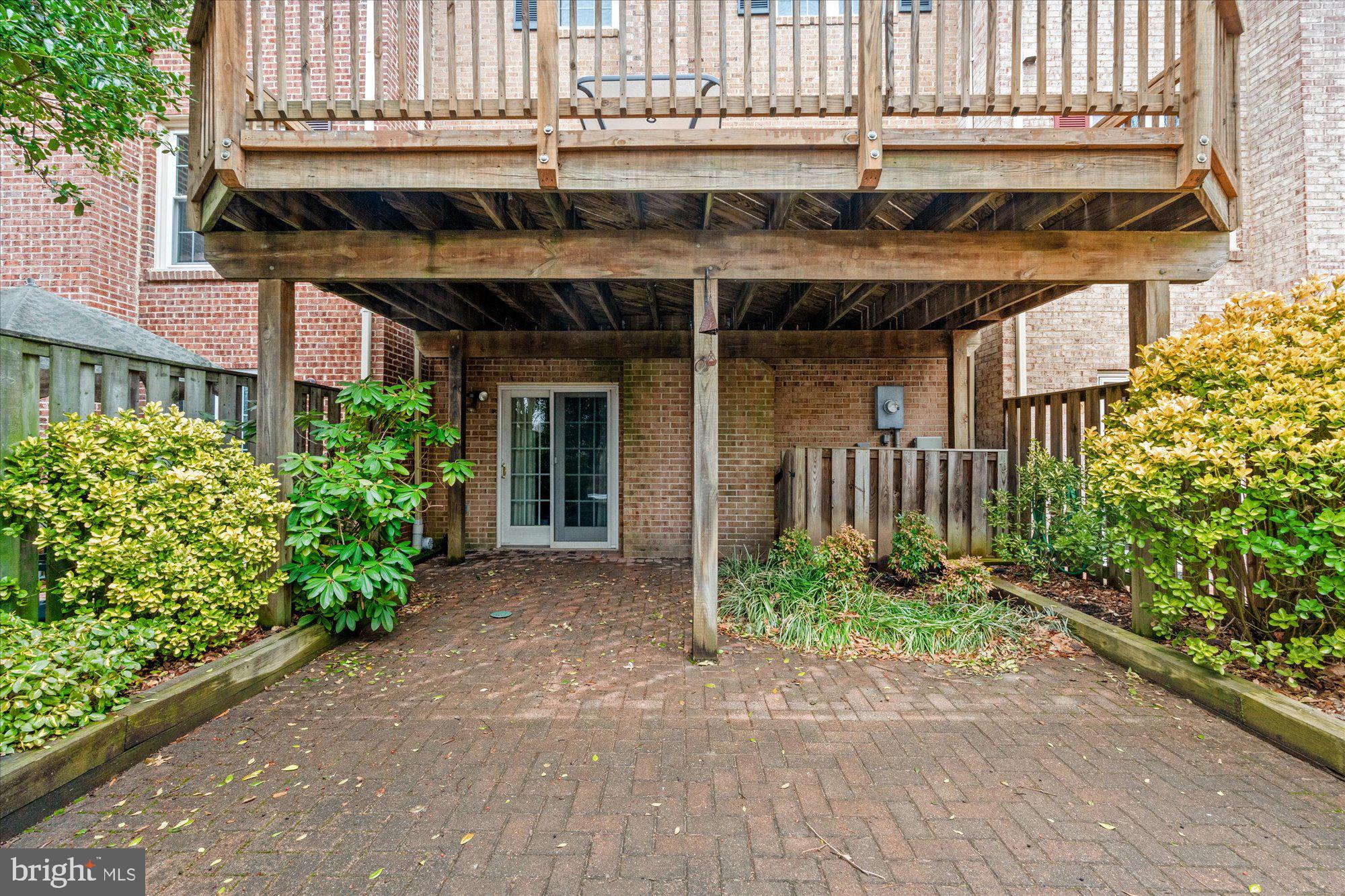 8237 CLIFTON FARM COURT