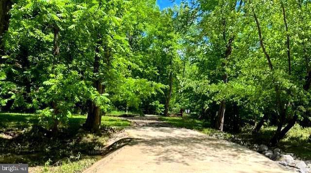 BLUFFS OF THE POTOMAC - Land