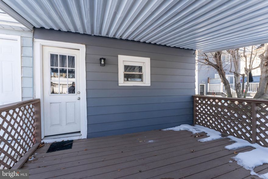 Step right into this beautifully renovated 3 bedroom, 2 bath twin and you'll fall in love!   Perfect finishes and great room sizes make this a sure winner!  Awesome location!  Successful bidder will use Alpert Abstract for closing.