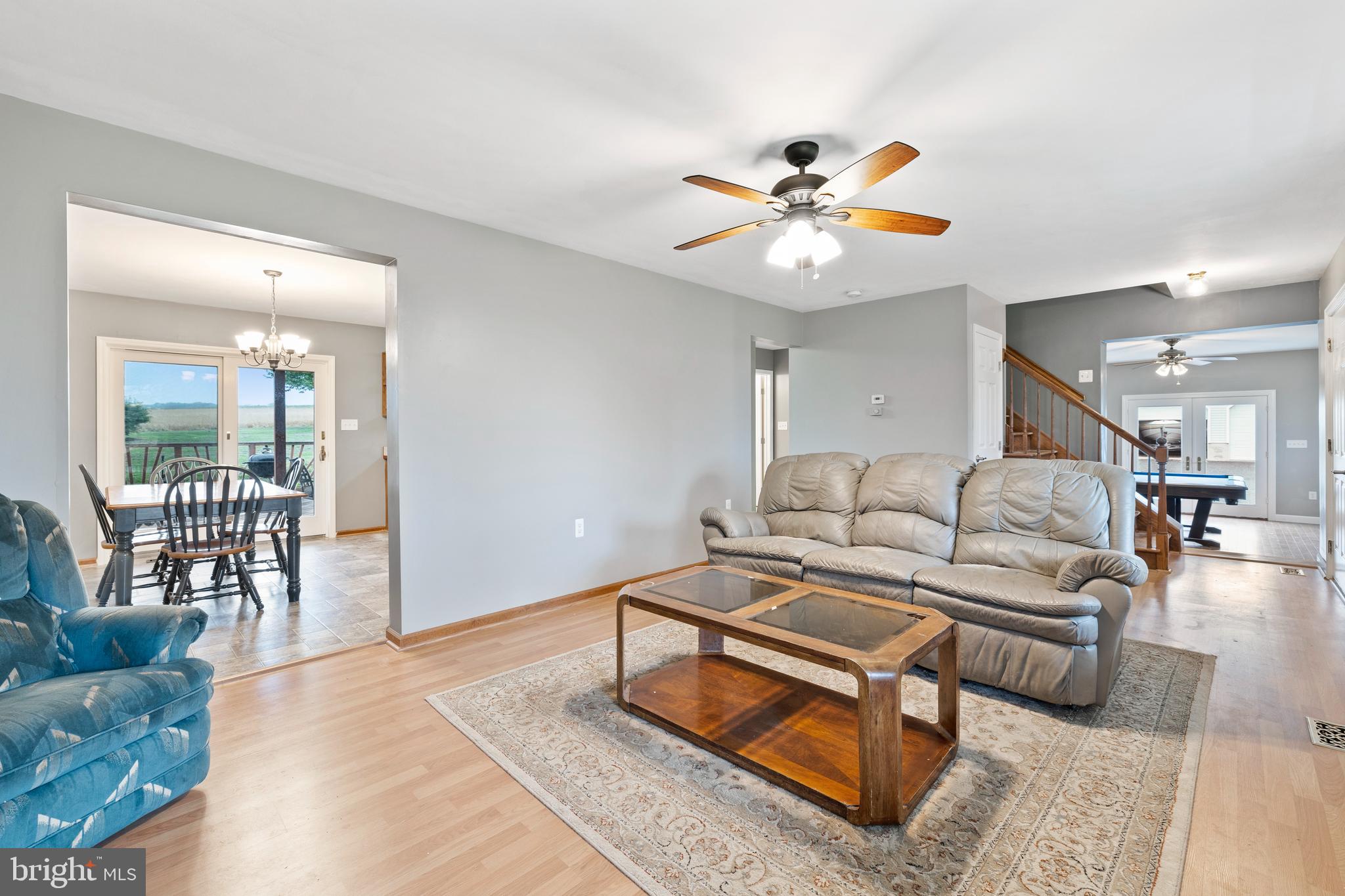 WHITE HALL - Residential