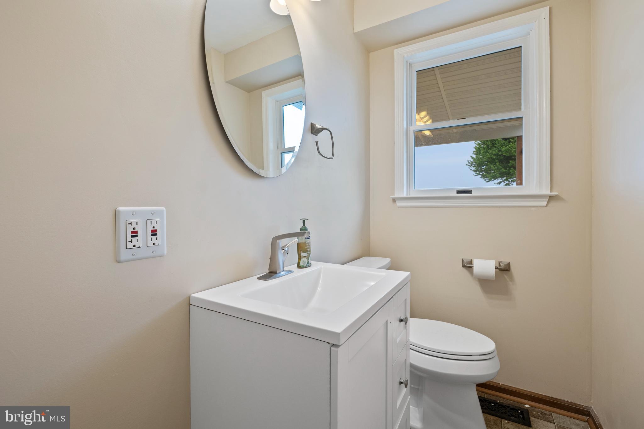 WHITE HALL - Residential