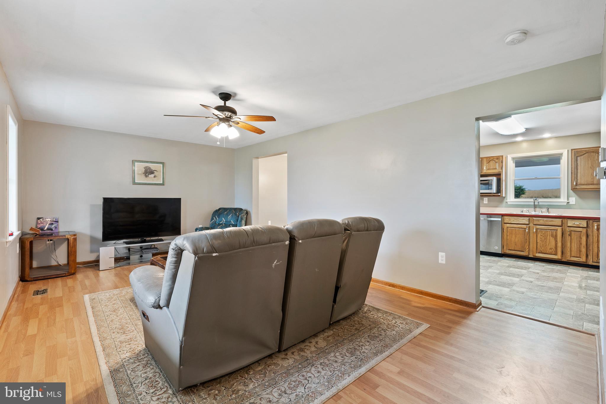 WHITE HALL - Residential