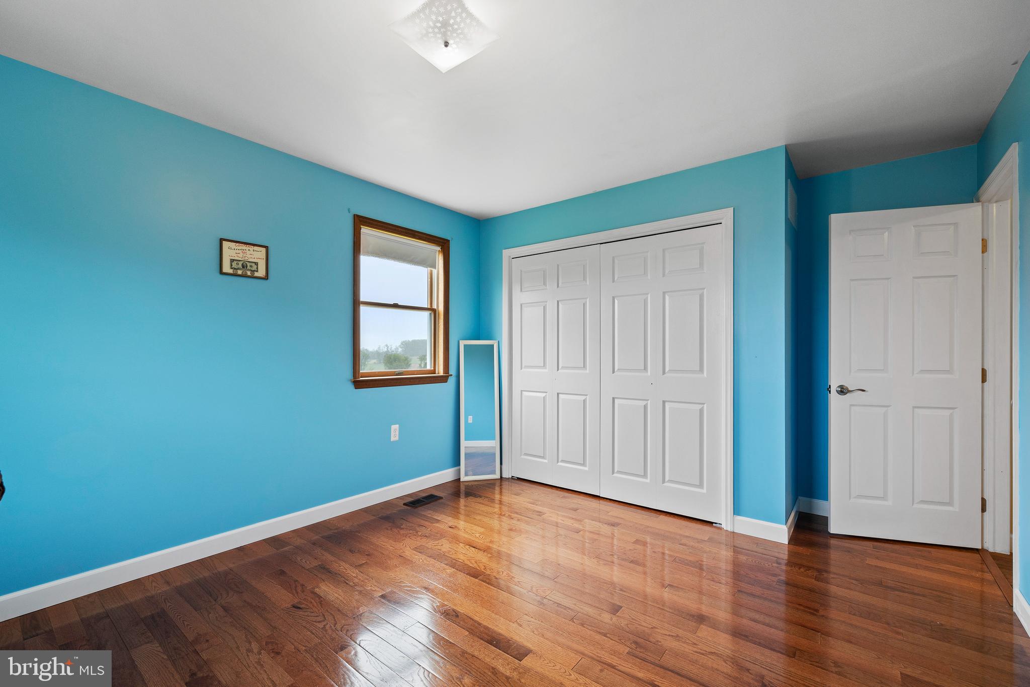 WHITE HALL - Residential