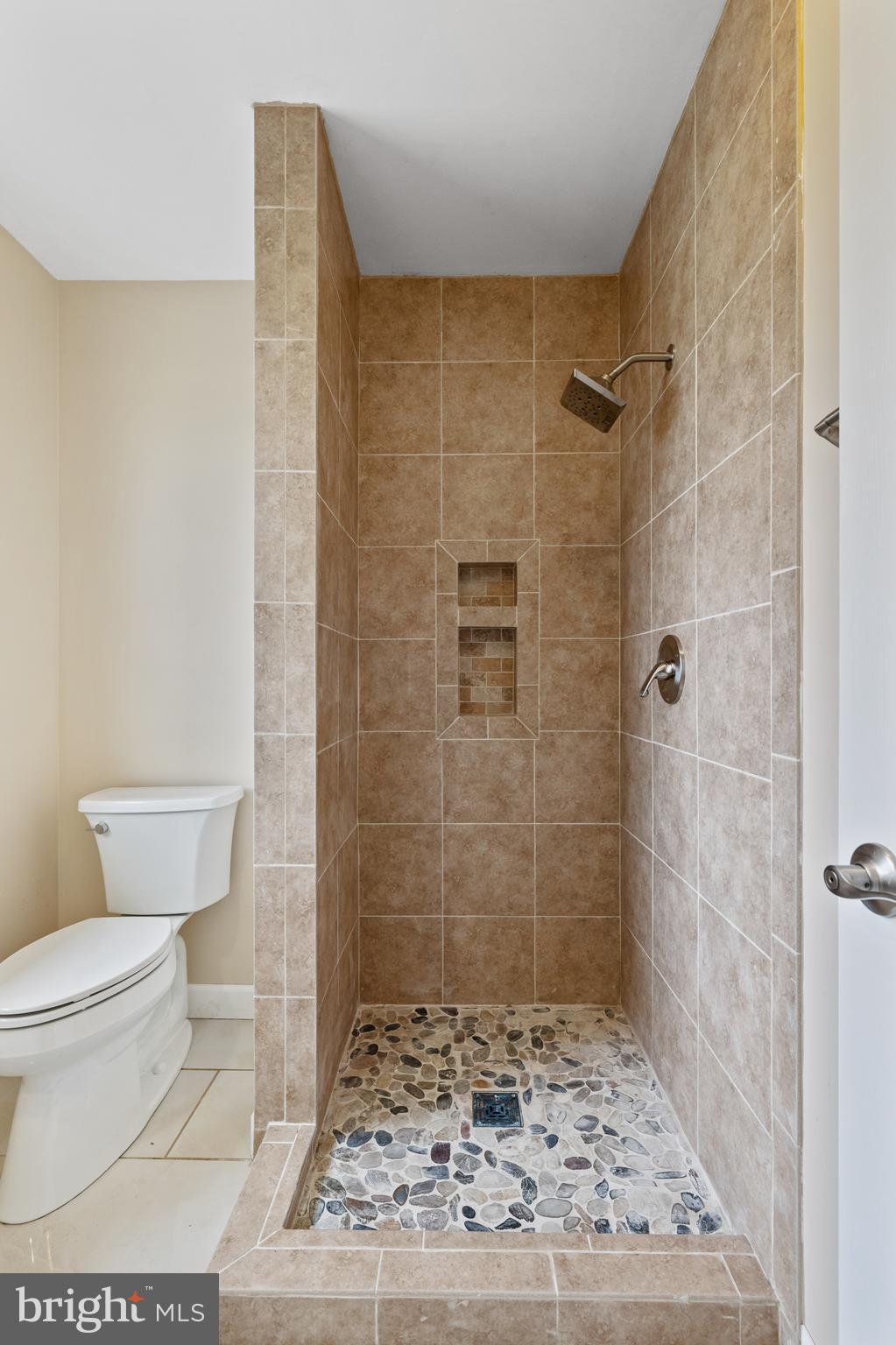 WHITE HALL - Residential