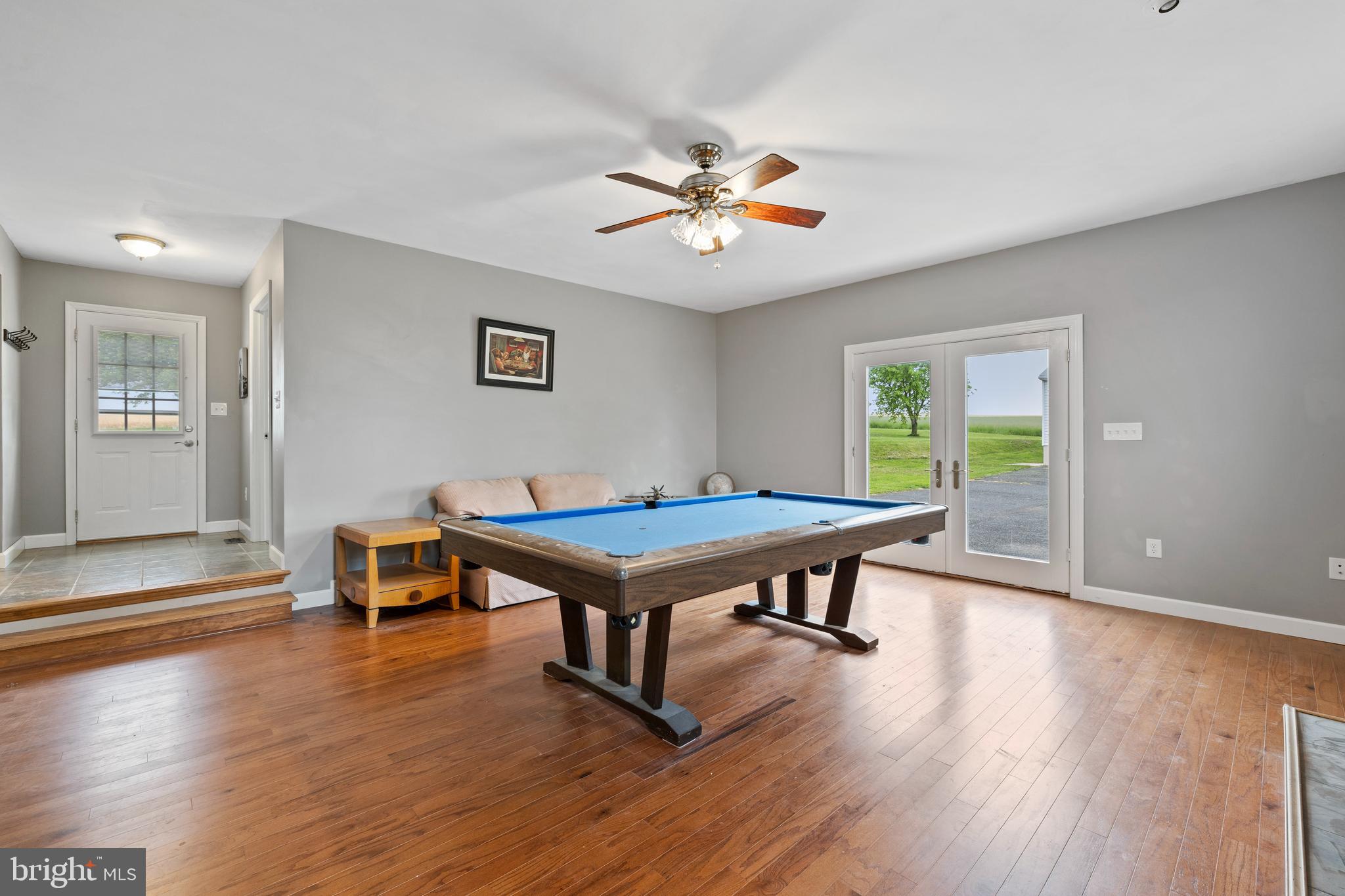 WHITE HALL - Residential