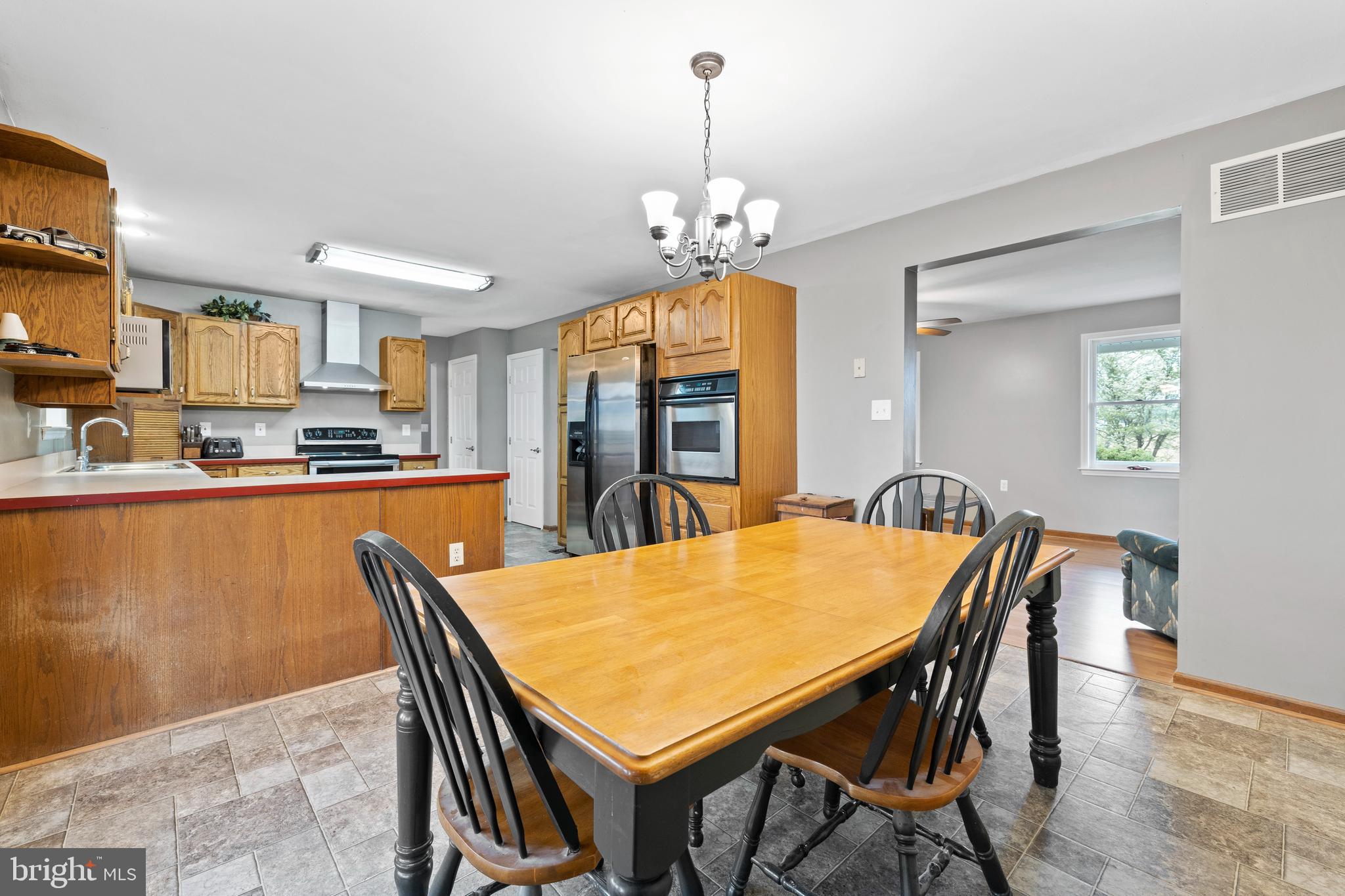 WHITE HALL - Residential