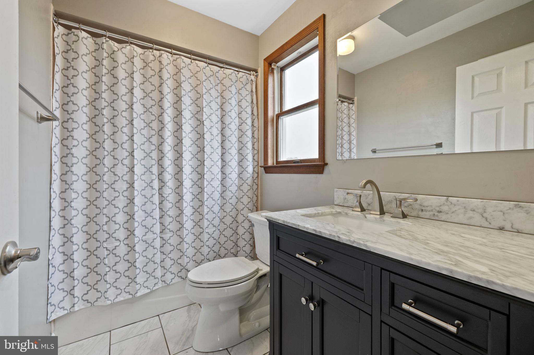 WHITE HALL - Residential