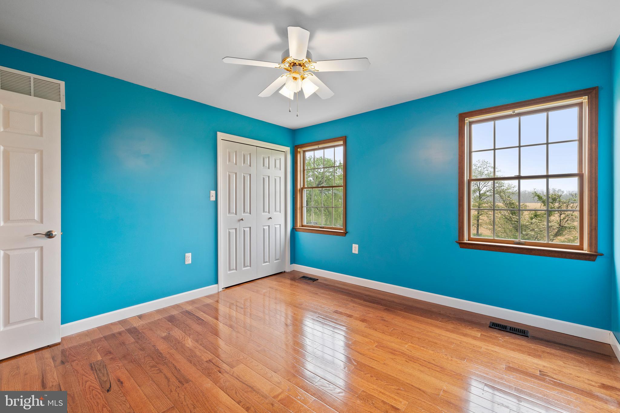 WHITE HALL - Residential