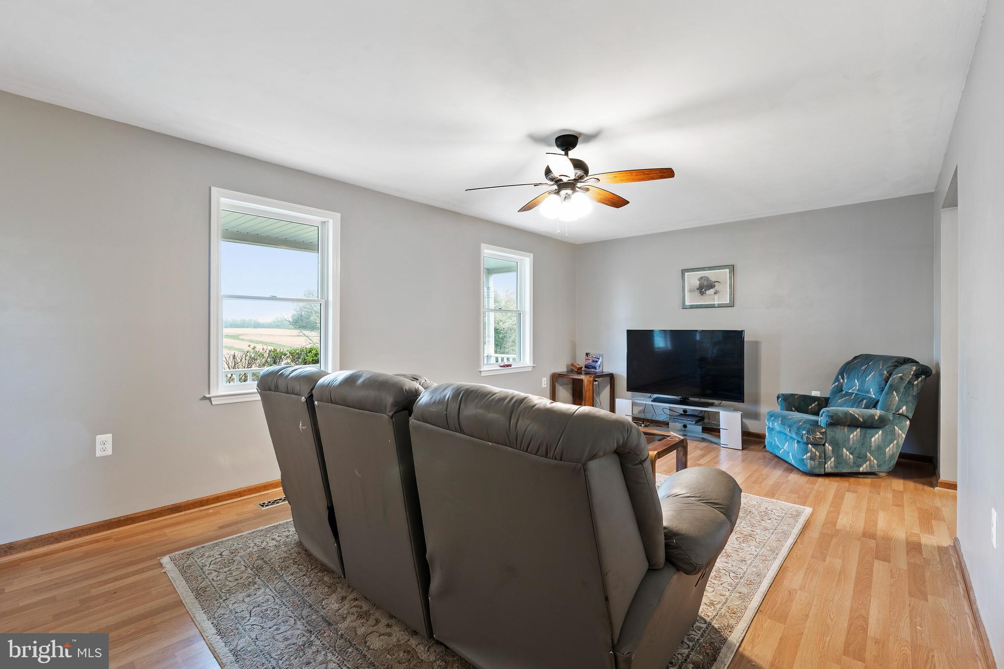 WHITE HALL - Residential